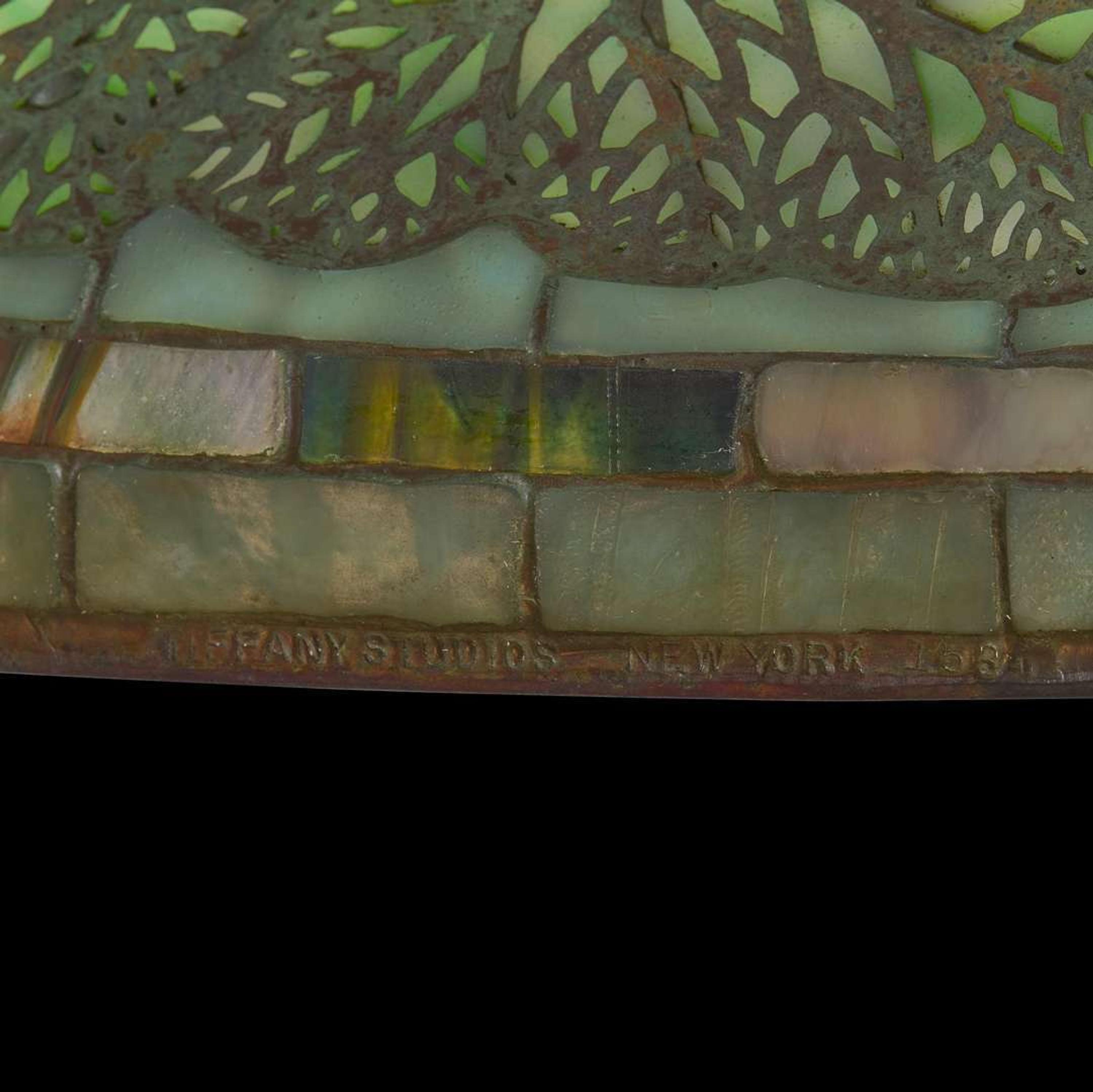 Tiffany Studios A "Poppy" Table Lamp, New York, circa 1905