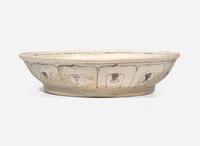 A Large Vietnamese blue and white deep dish from the Hoi An Shipwreck, Le dynasty, mid to late 15th century 青花深腹大盤 會安海撈瓷 後黎朝 十五世紀中晚