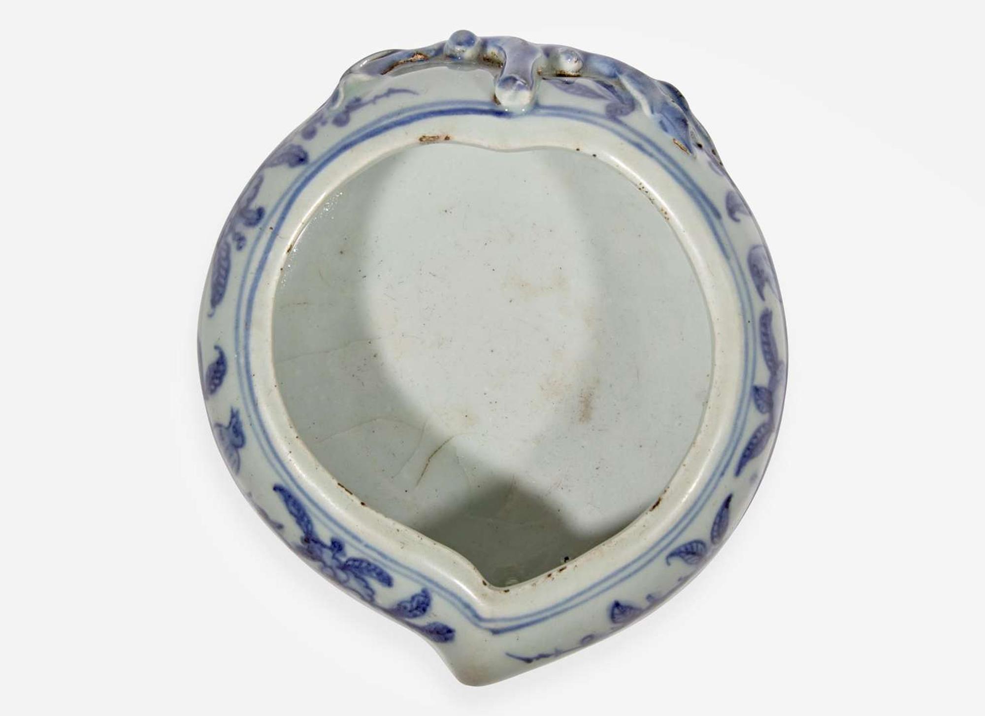 A Chinese blue and white porcelain "Peach" brush washer, possibly Ming dynasty 青花瓷桃形洗 可能為明