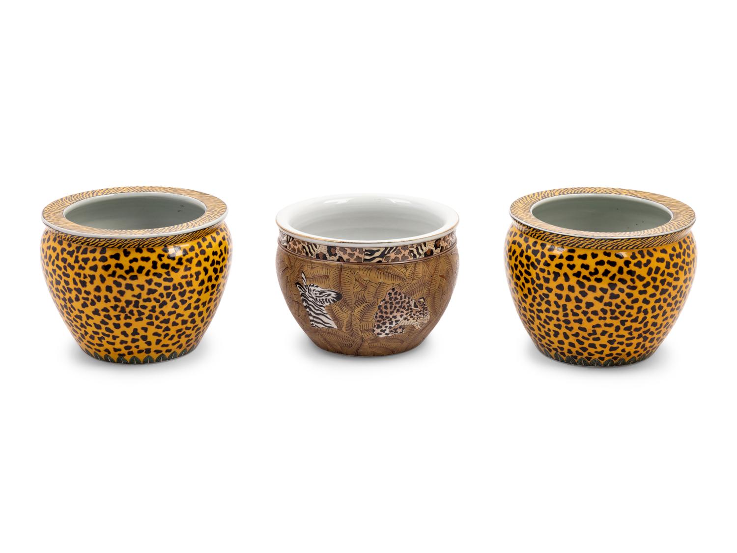 A Pair of Chinese Export Porcelain Animal Pattern Jardinières