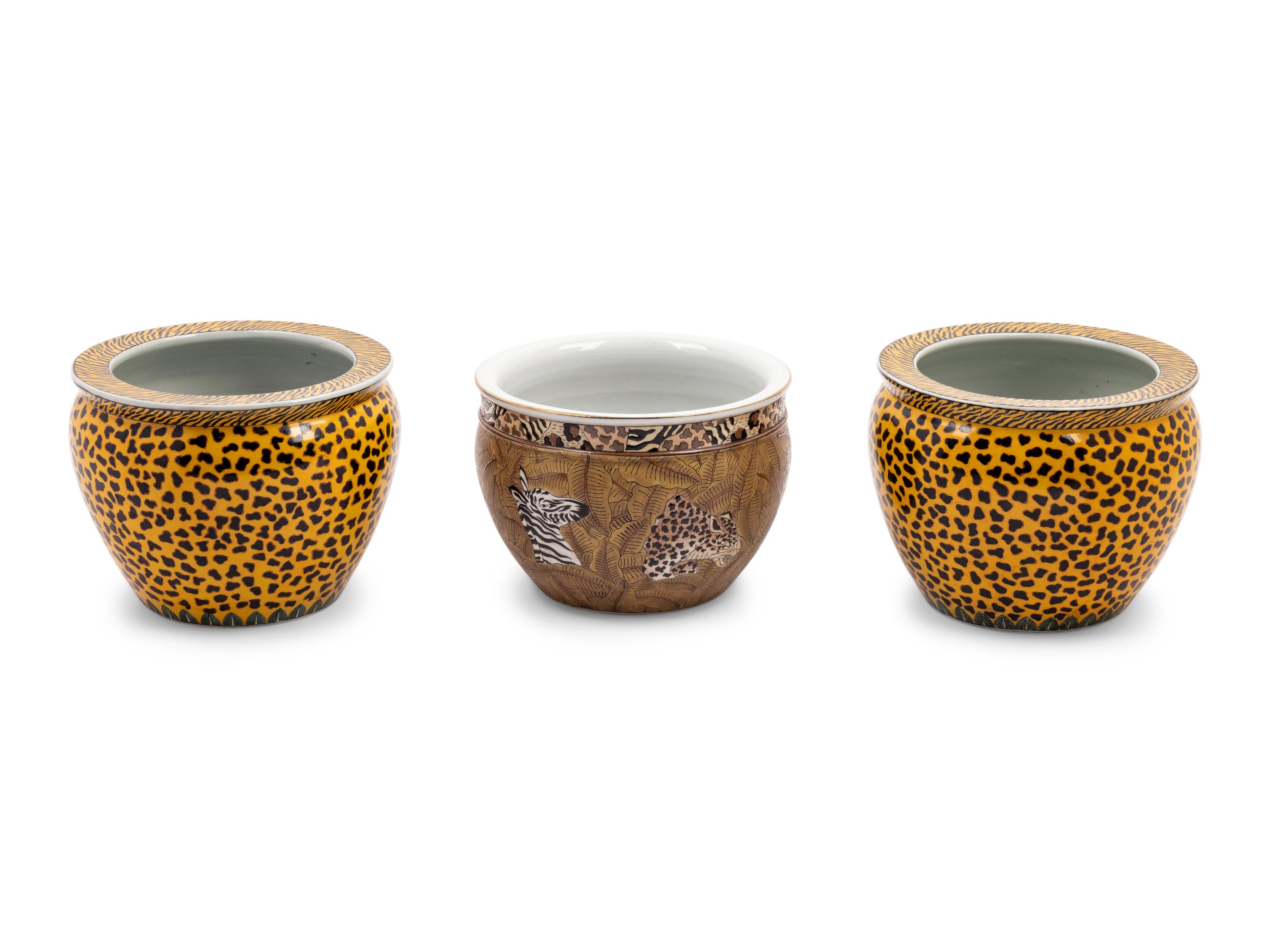 A Pair of Chinese Export Porcelain Animal Pattern Jardinières