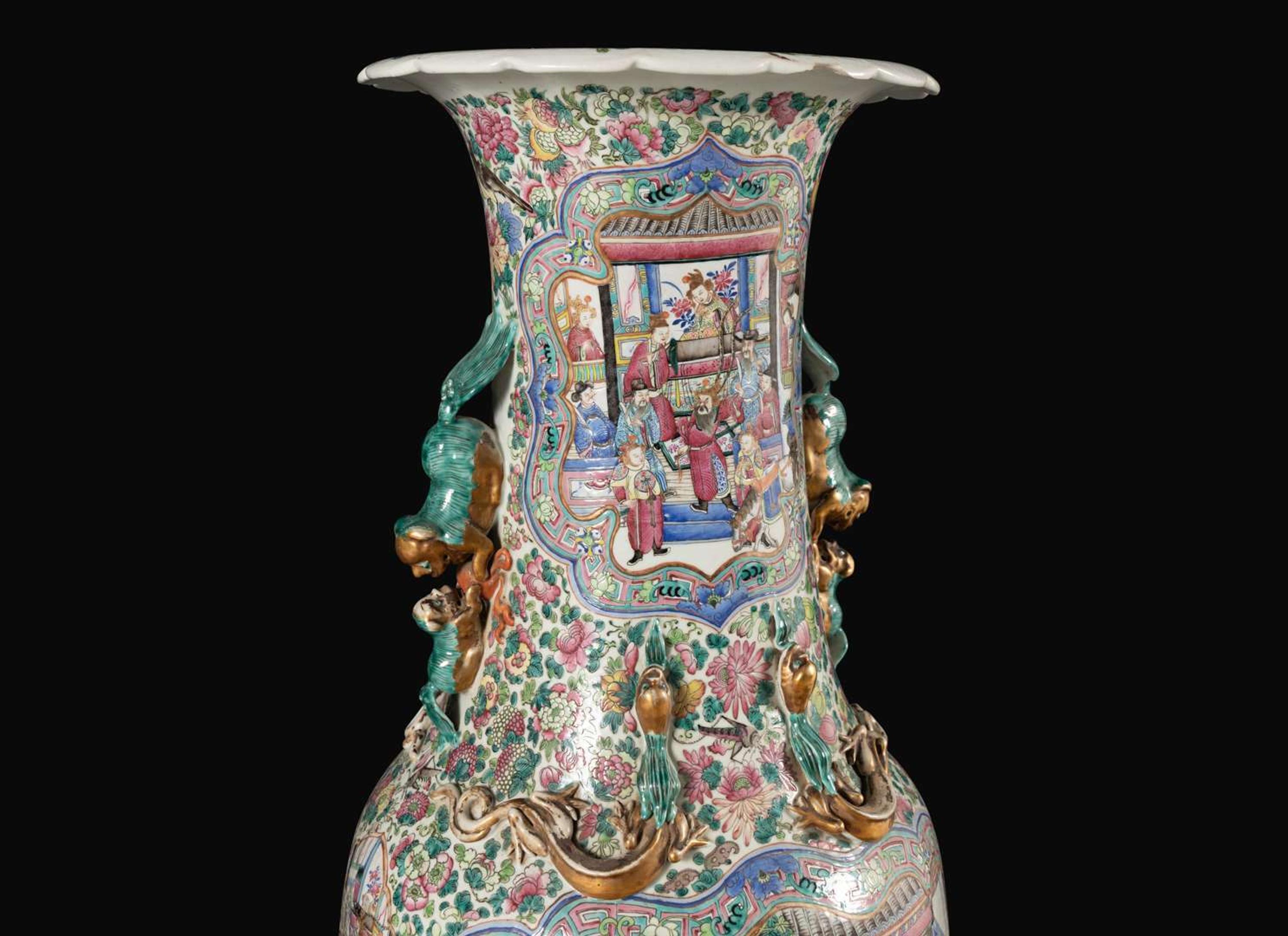 A massive Chinese export famille rose-decorated vase, second half 19th century 外銷瓷粉彩大瓶 十九世紀