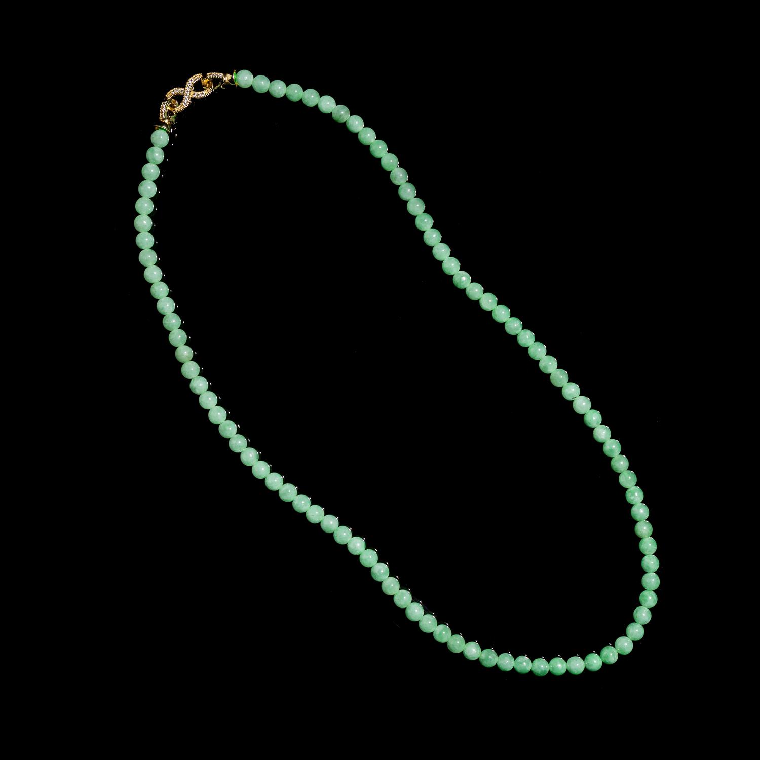 A Chinese Jadeite Bead Necklace 翡翠珠链一條