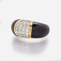 An 18K Yellow Gold, Onyx, and Diamond Ring