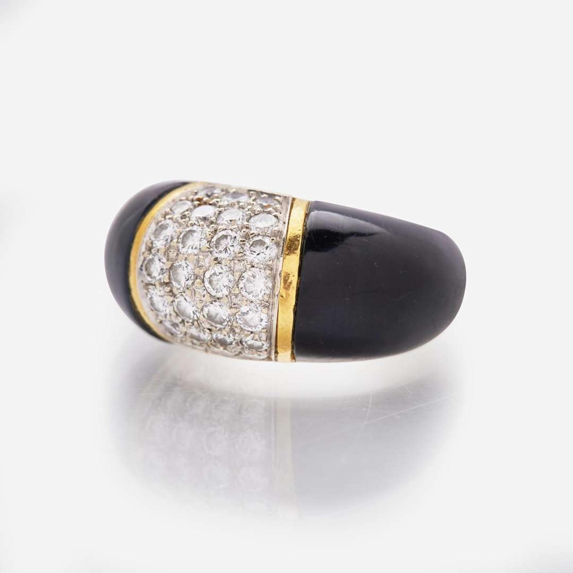 An 18K Yellow Gold, Onyx, and Diamond Ring