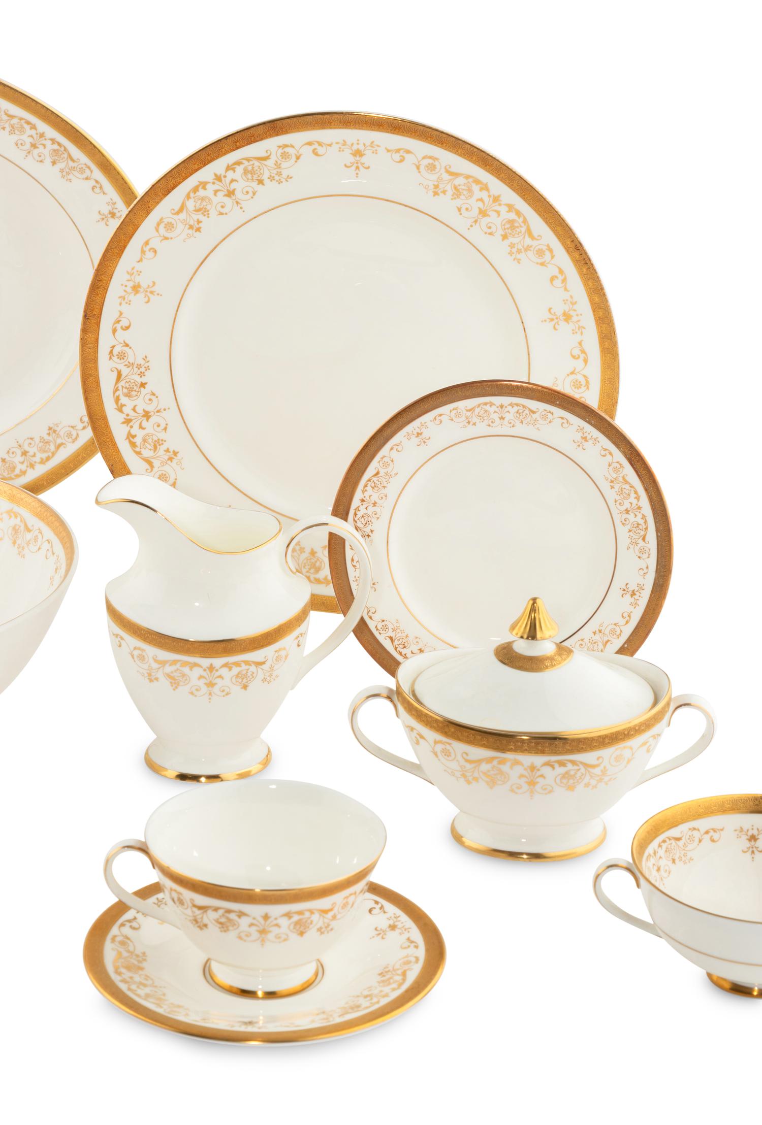 A Royal Doulton Porcelain Dinner Service