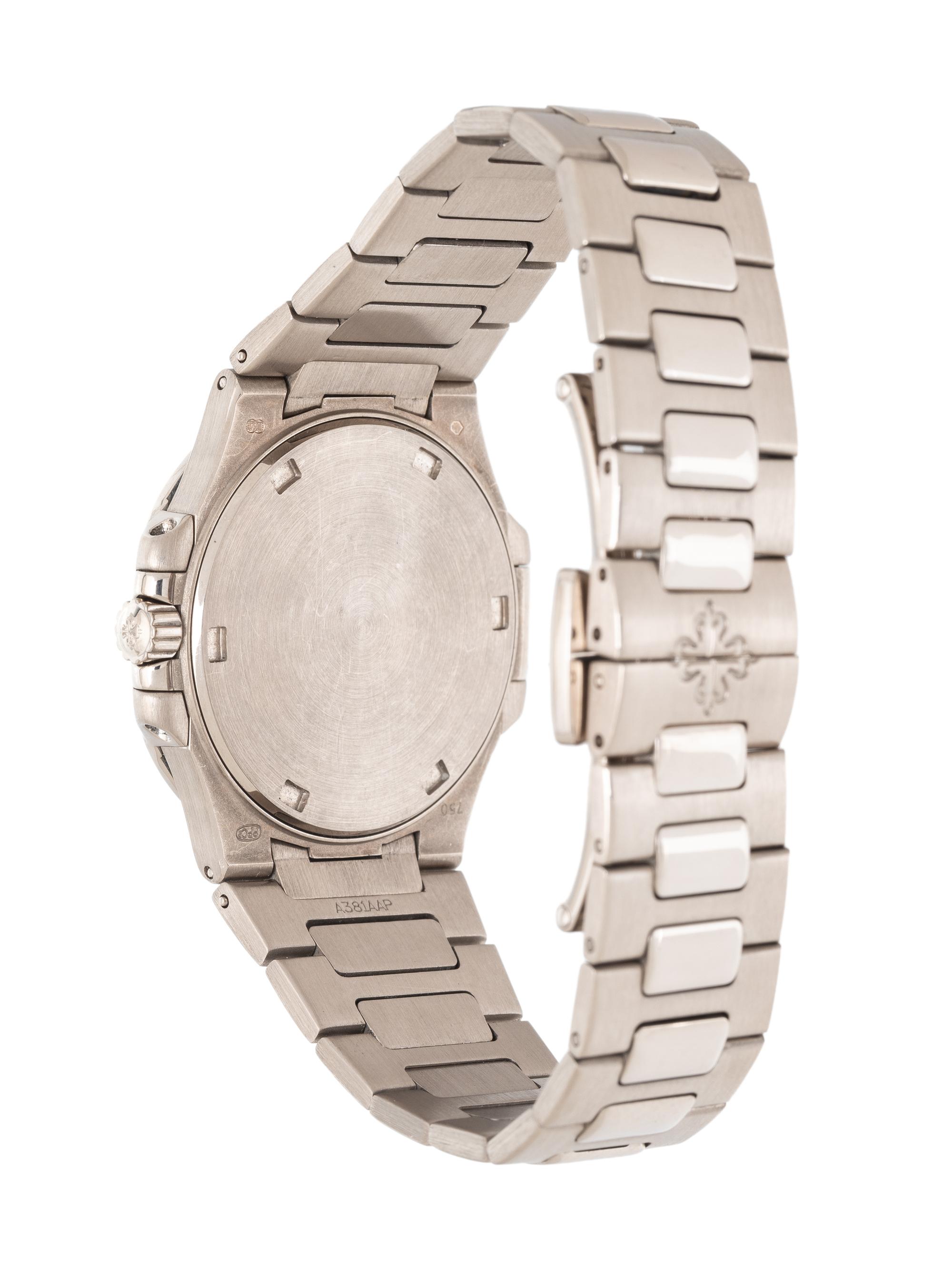 PATEK PHILIPPE, REF. 7010/1 18K WHITE GOLD 'NAUTILUS' WATCH WITH FACTORY DIAMOND BEZEL, EXTRACT FROM THE ARCHIVES