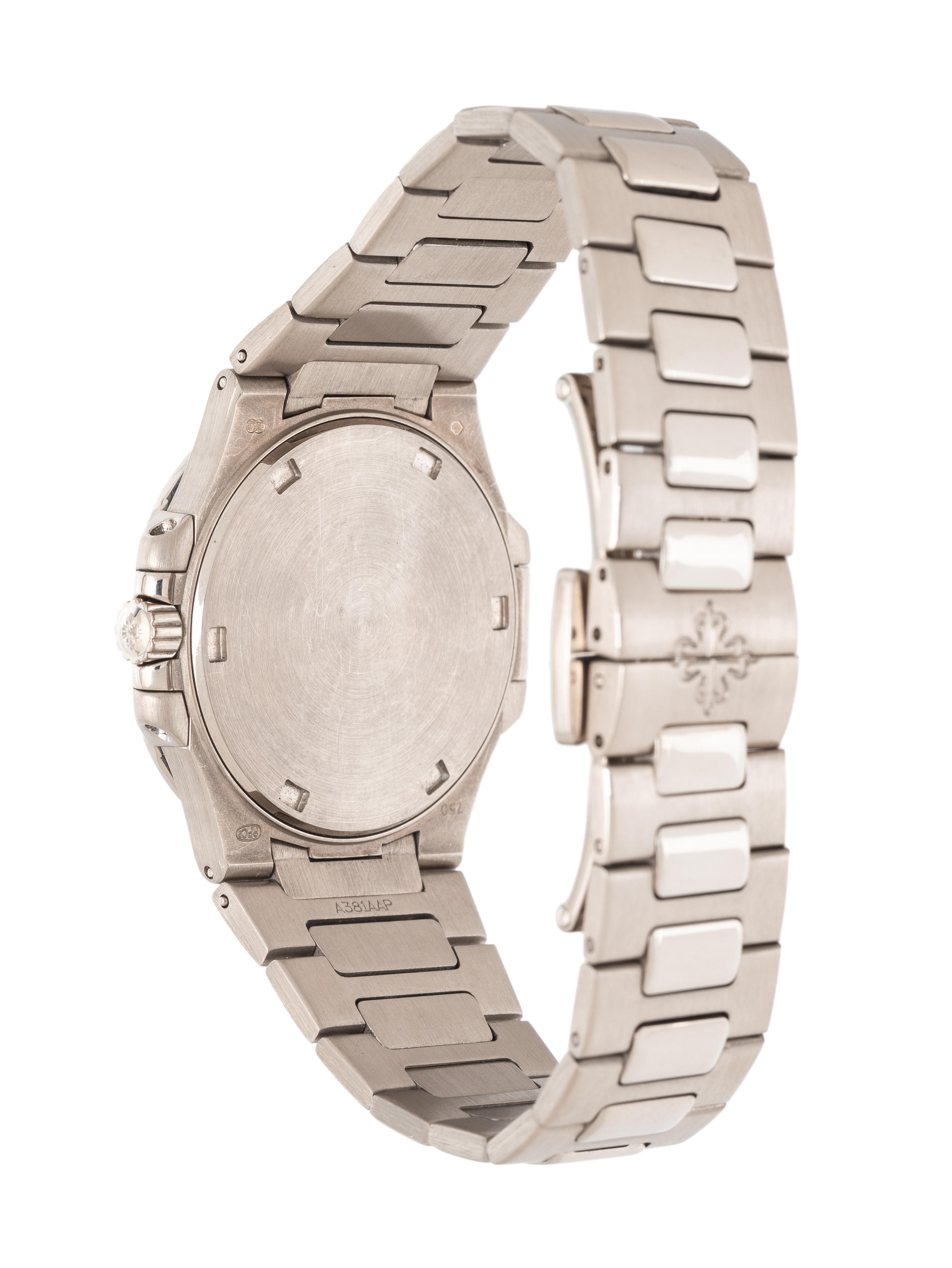 PATEK PHILIPPE, REF. 7010/1 18K WHITE GOLD 'NAUTILUS' WATCH WITH FACTORY DIAMOND BEZEL, EXTRACT FROM THE ARCHIVES