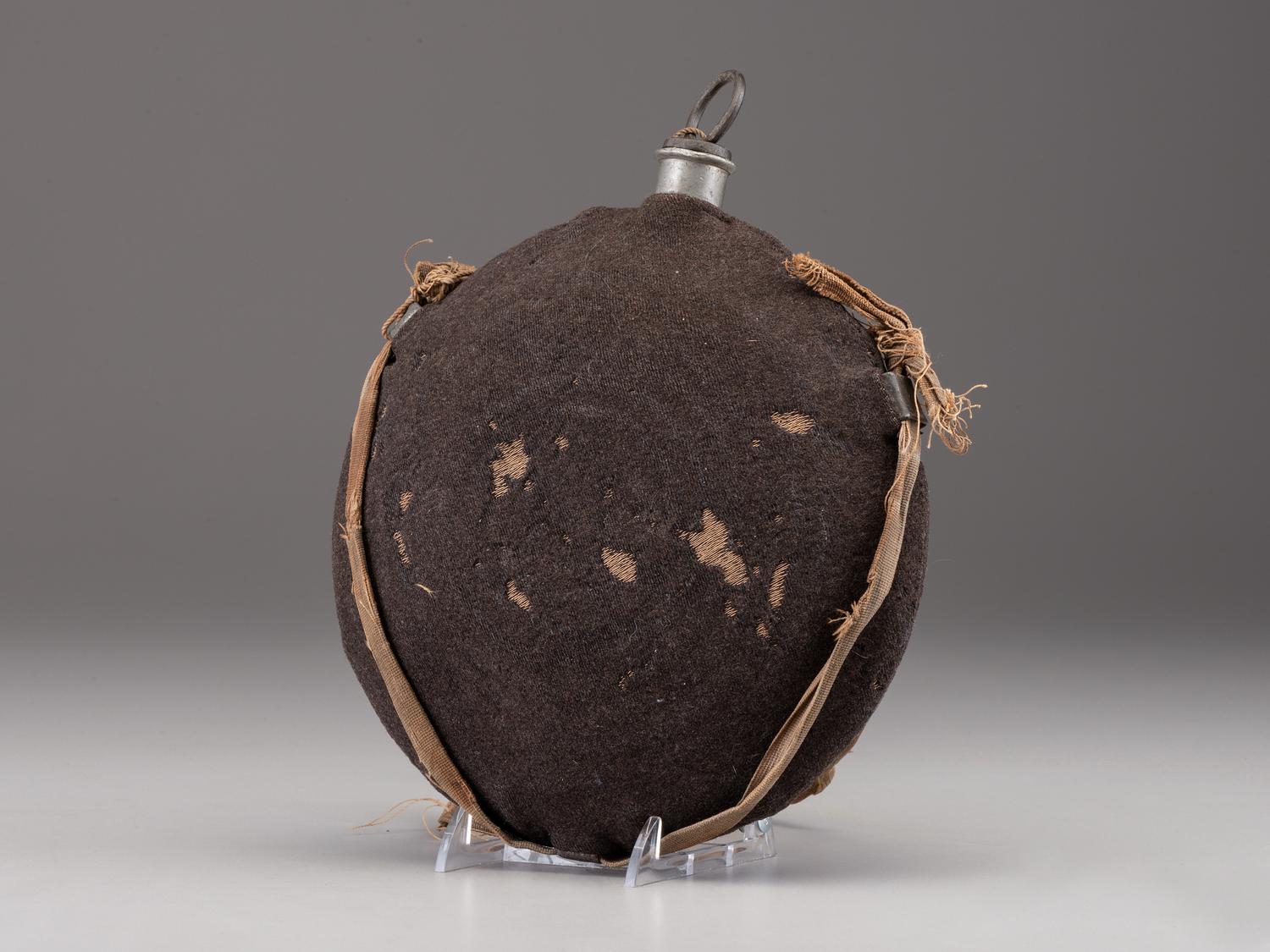 [CIVIL WAR]. Model 1858 Federal Philadelphia Depot bullseye canteen.