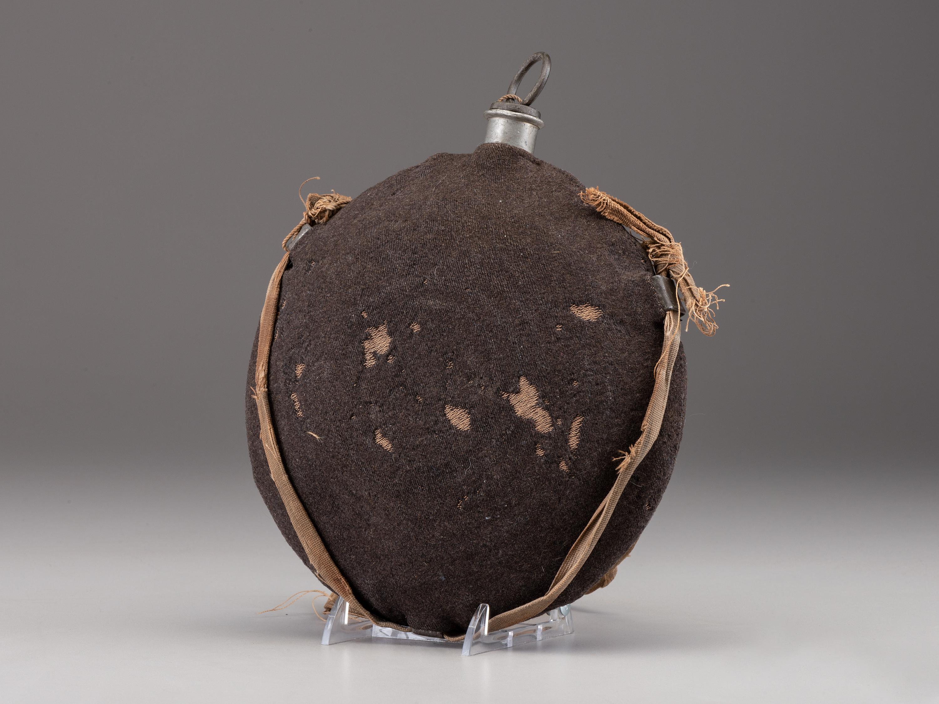 [CIVIL WAR]. Model 1858 Federal Philadelphia Depot bullseye canteen.