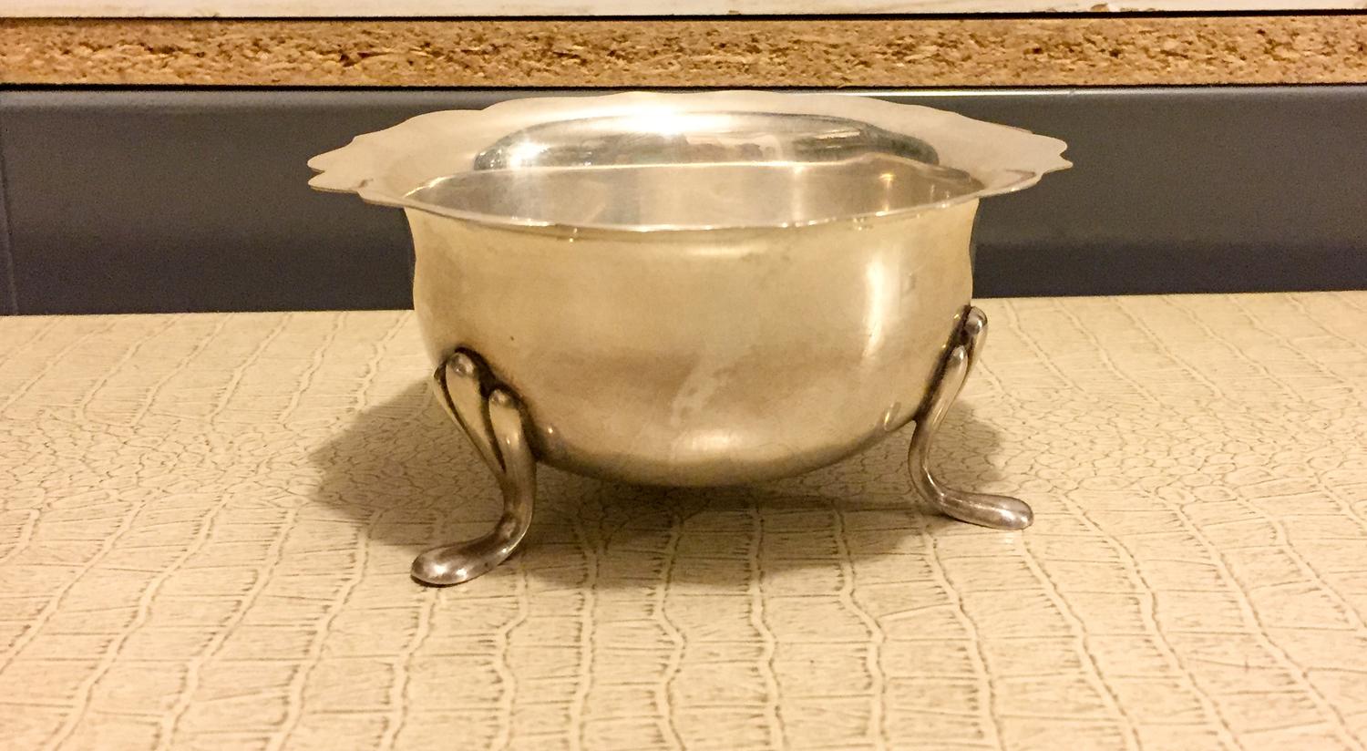 A George V Silver Footed Bowl, likely J H Worrall, Birmingham, 1912, having a scalloped rim and raised on three pad feet.
