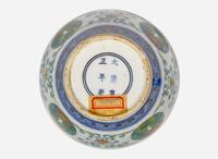 A Chinese doucai-decorated porcelain small jar, Yongzheng mark but probably Guangxu/Republic period 鬥彩小罐 雍正款 或光緒至民國