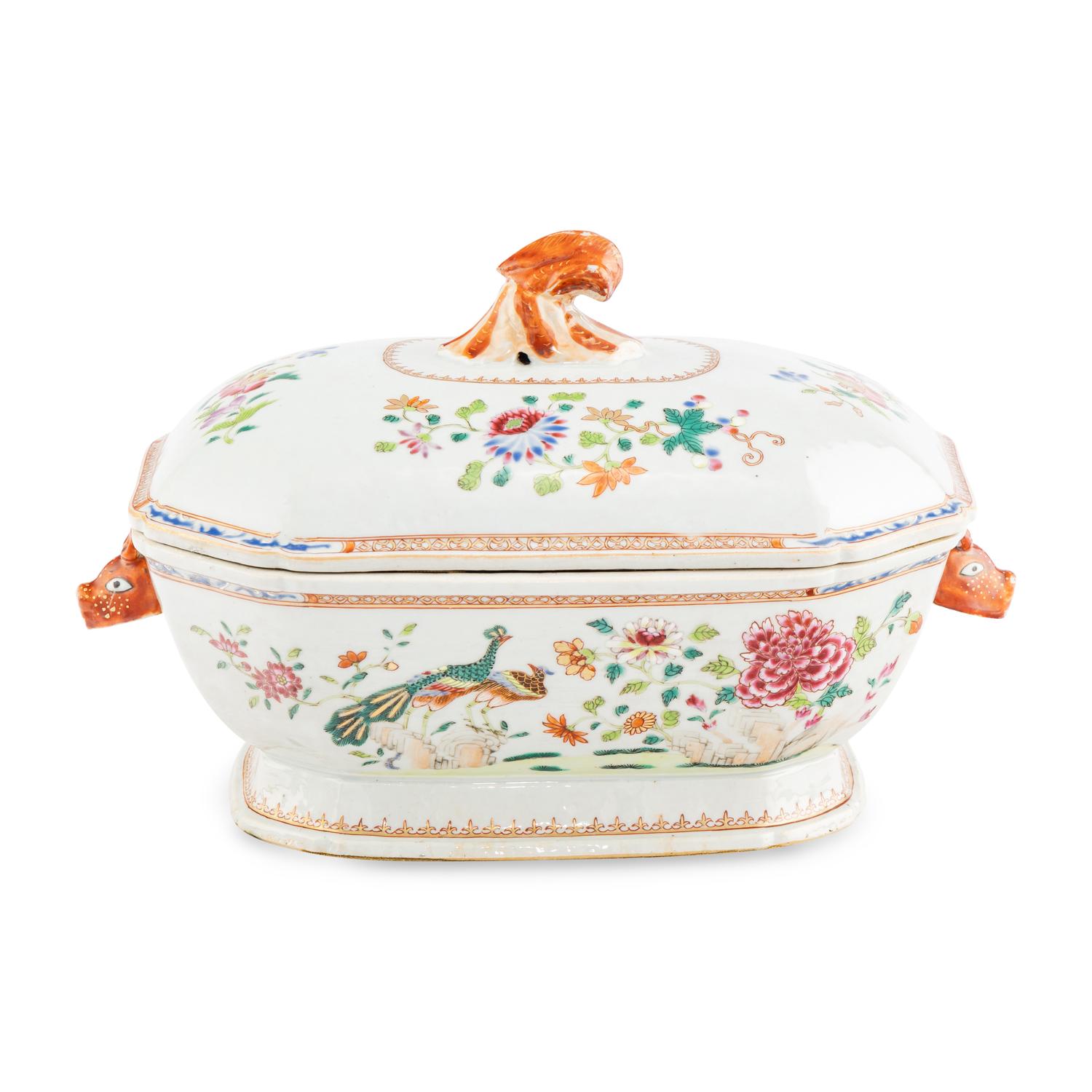 A Chinese Export Porcelain Covered Tureen