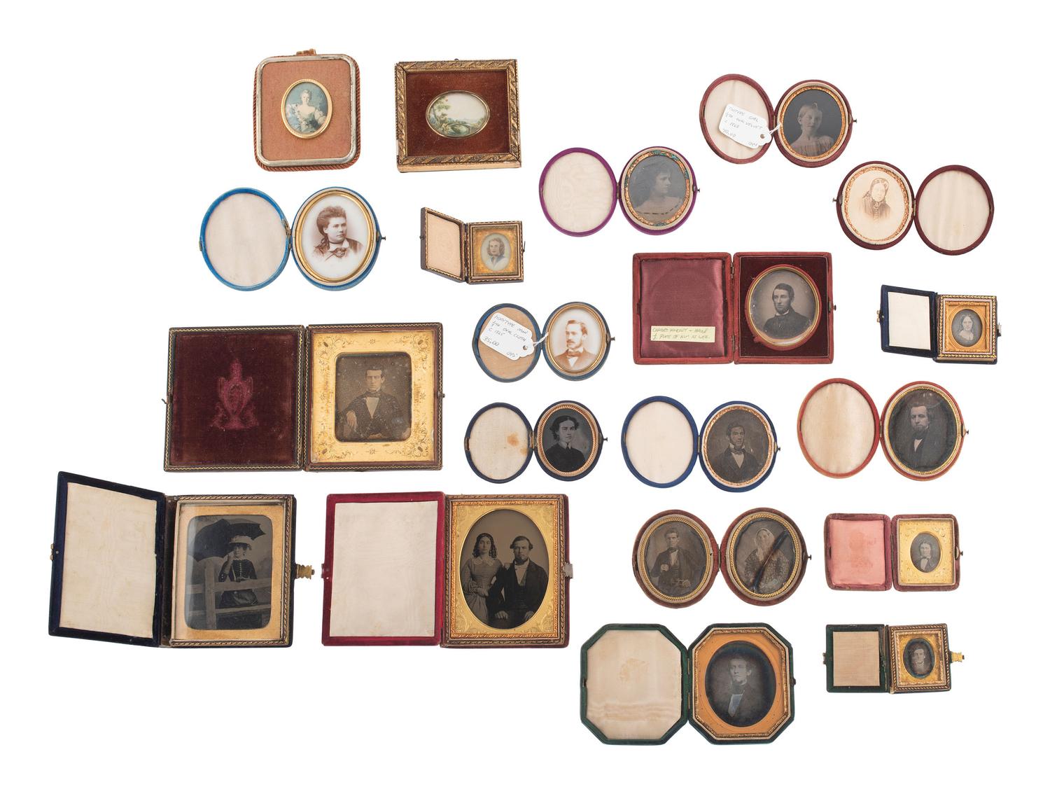 [EARLY PHOTOGRAPHY]. 21 assorted velvet image cases.