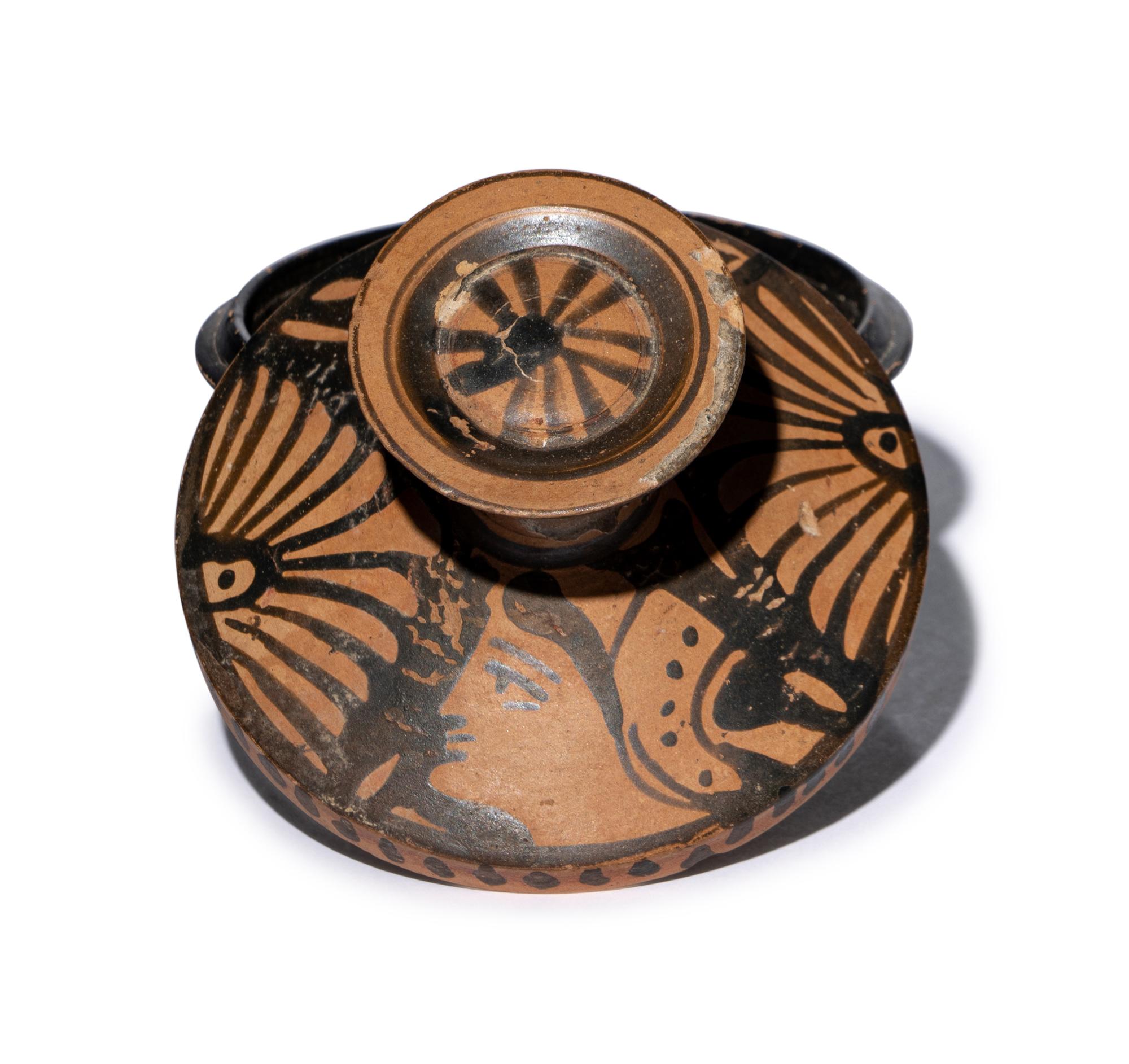 An Apulian Red-Figured Lekanis
