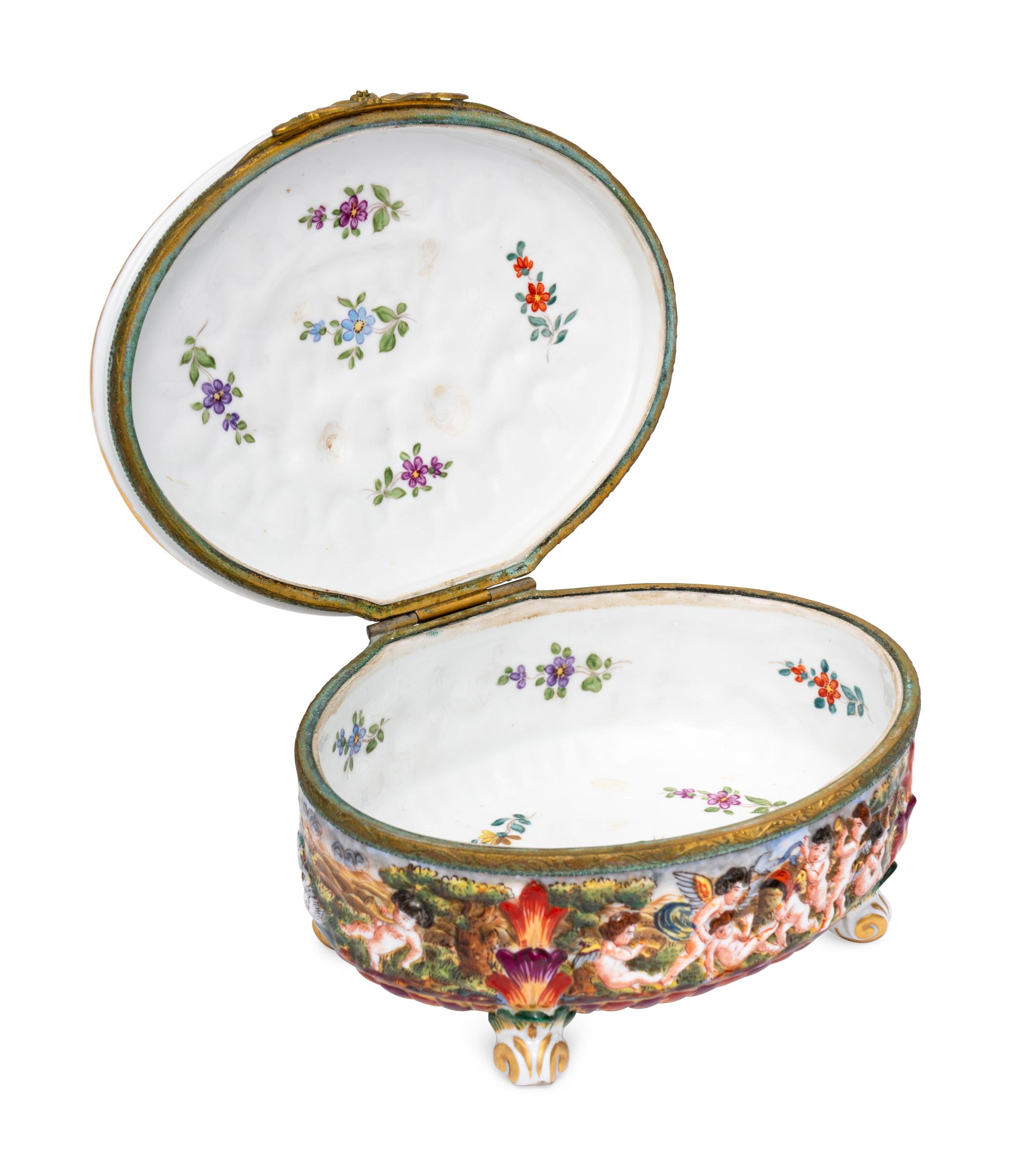 A Capodimonte Porcelain Dinner Service