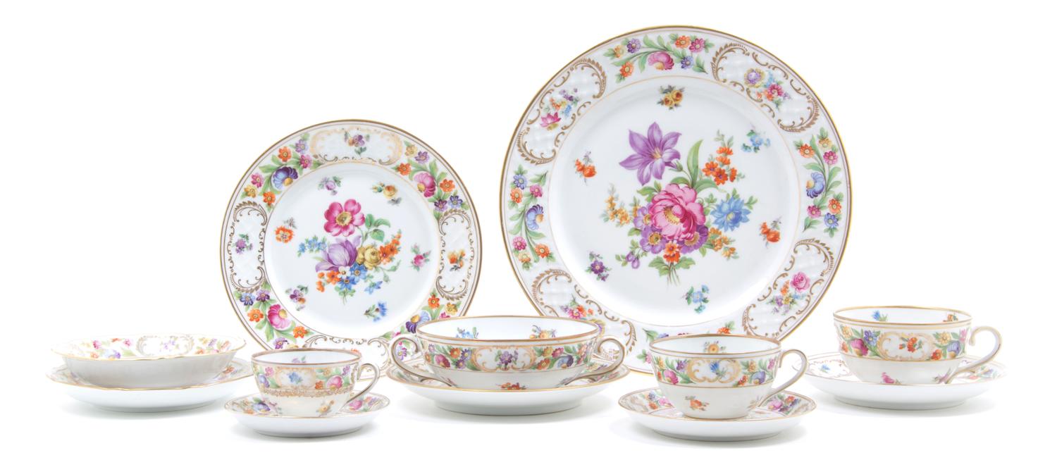 A Bavarian Porcelain Partial Dinner Service for Twelve, Schumann, Diameter of dinner plate 11 inches.
