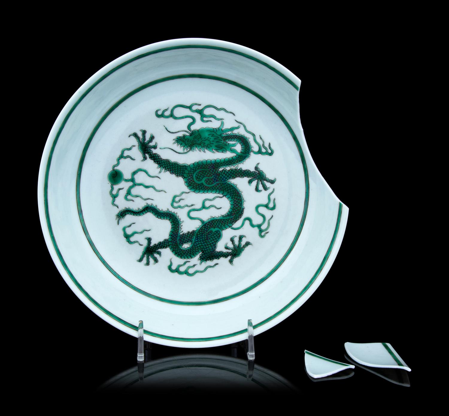A Chinese Green Enameled Porcelain 'Dragon' Dish
