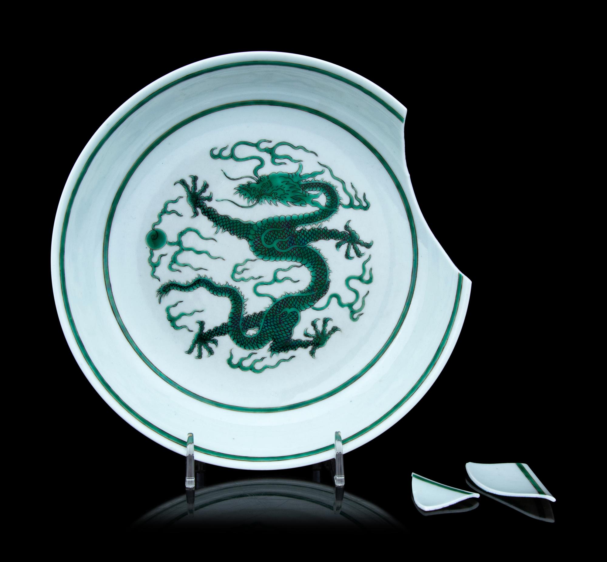 A Chinese Green Enameled Porcelain 'Dragon' Dish