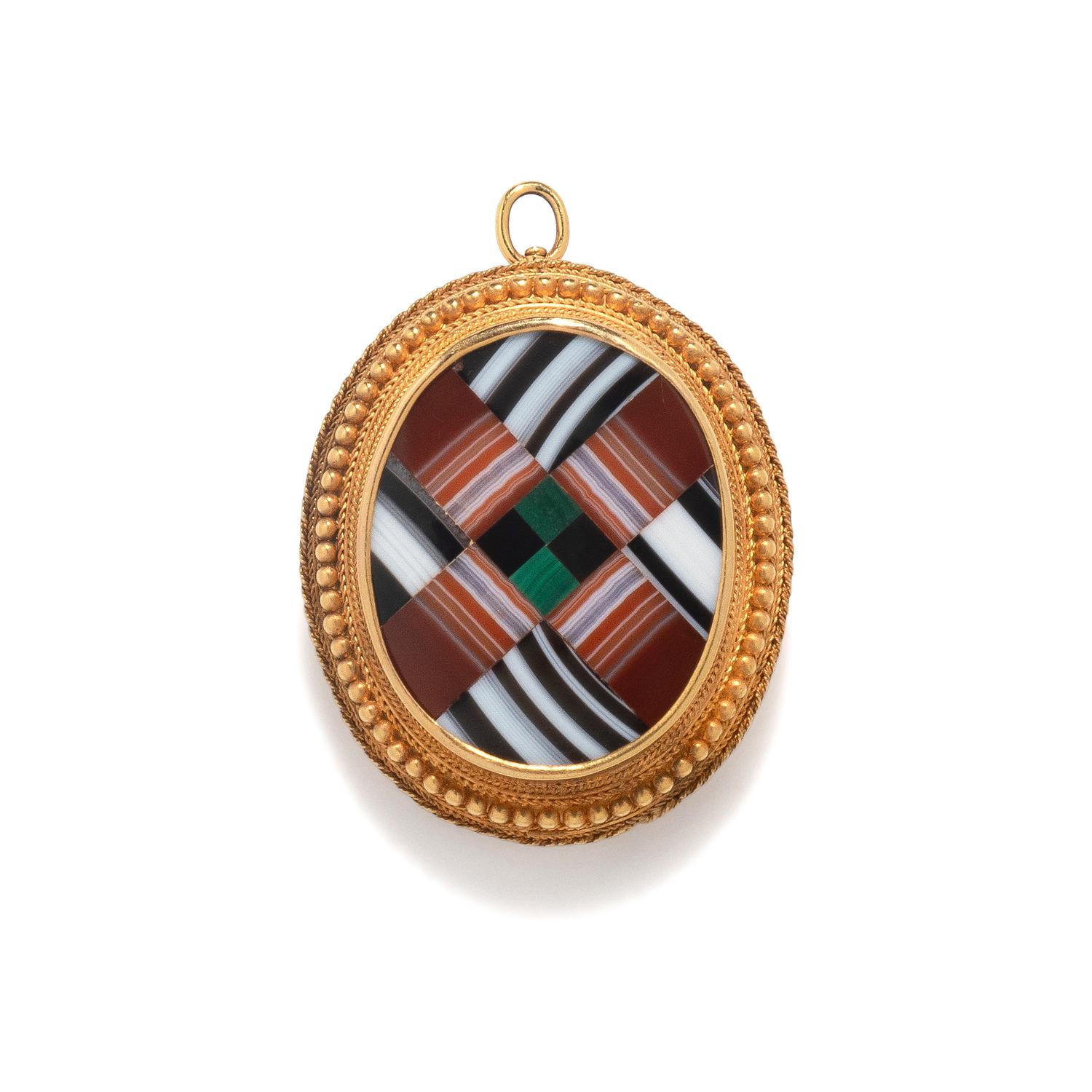 ANTIQUE, YELLOW GOLD AND AGATE PENDANT/BROOCH