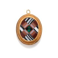 ANTIQUE, YELLOW GOLD AND AGATE PENDANT/BROOCH