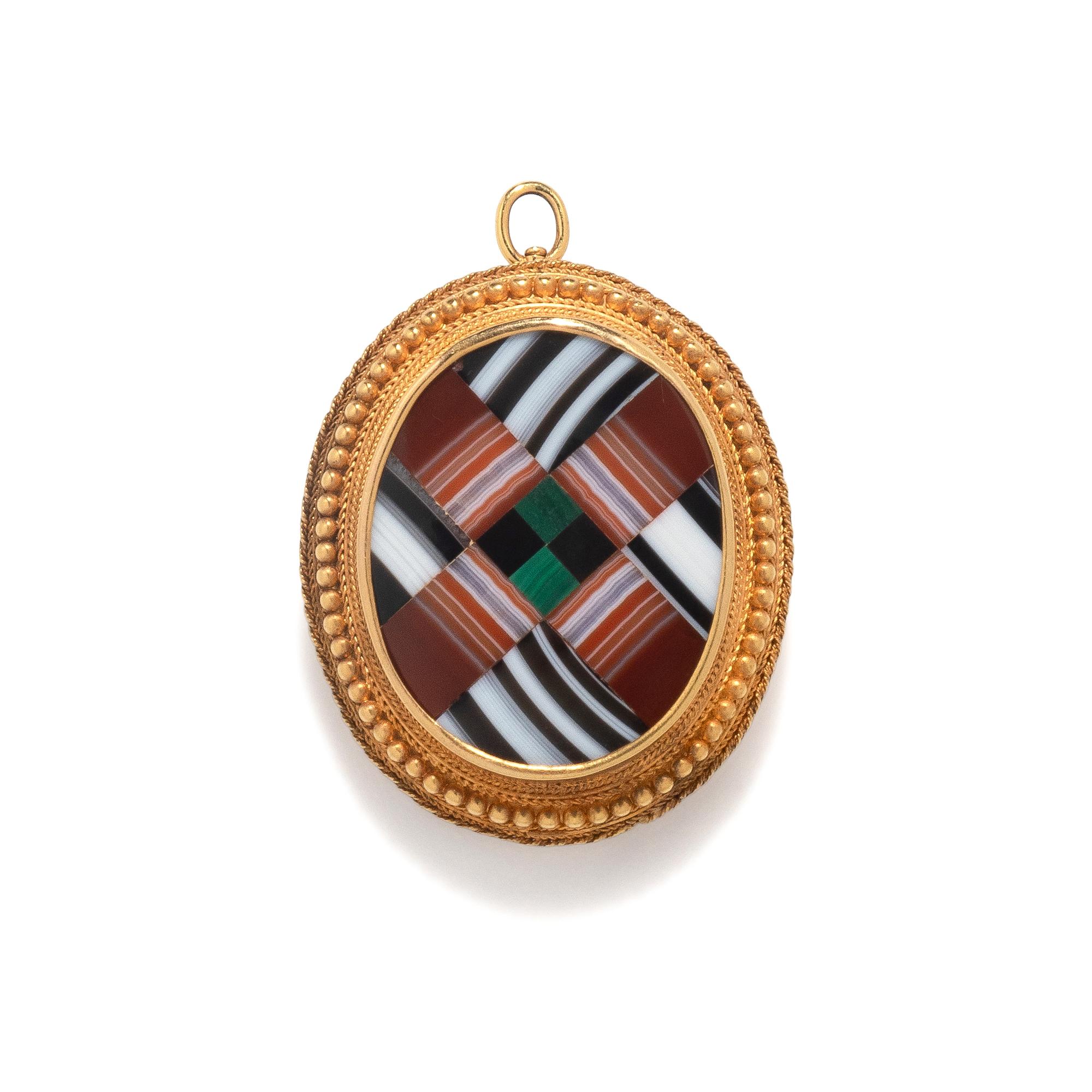 ANTIQUE, YELLOW GOLD AND AGATE PENDANT/BROOCH