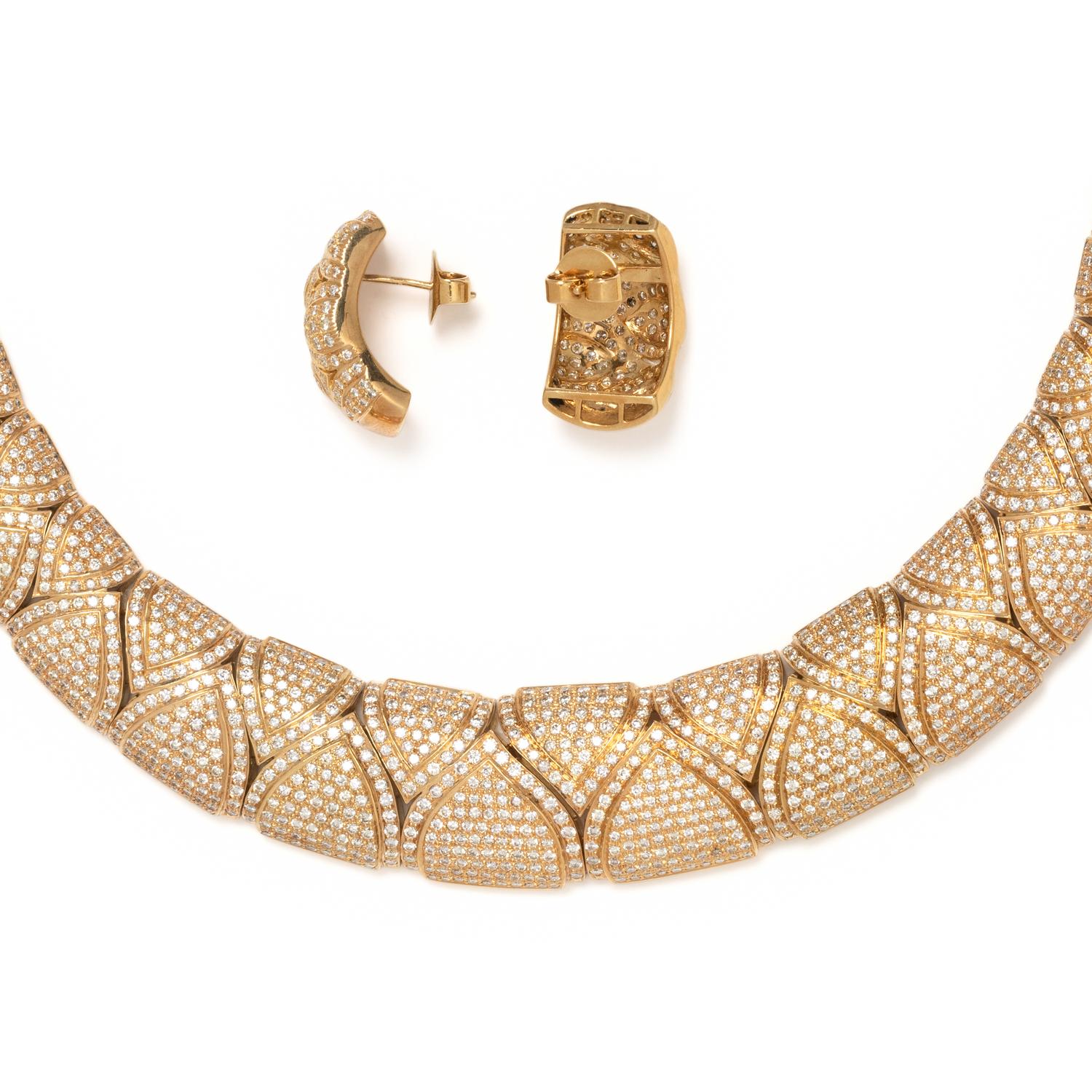 YELLOW GOLD AND DIAMOND SET