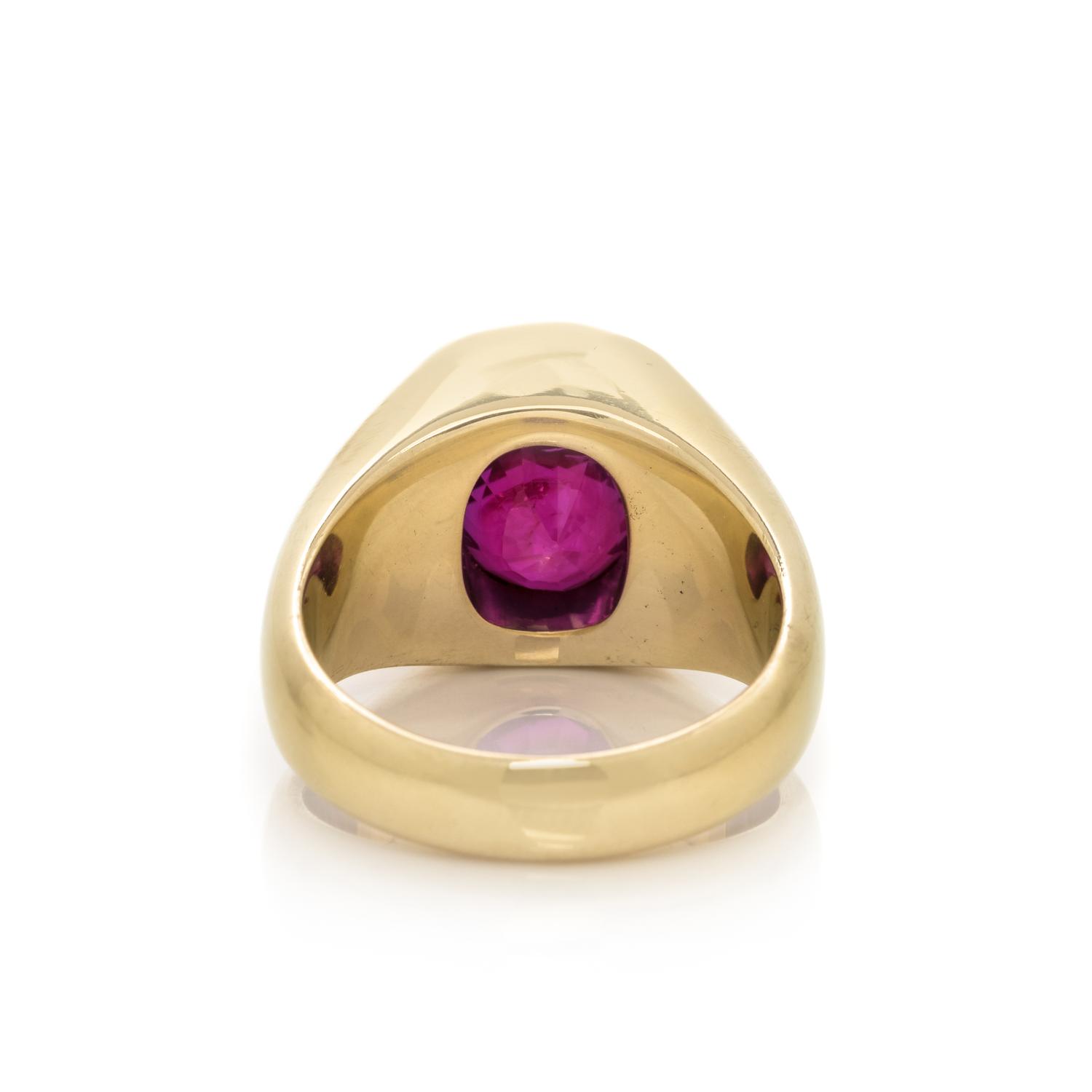 YELLOW GOLD AND INTENSE PURPLISH PINK SAPPHIRE RING