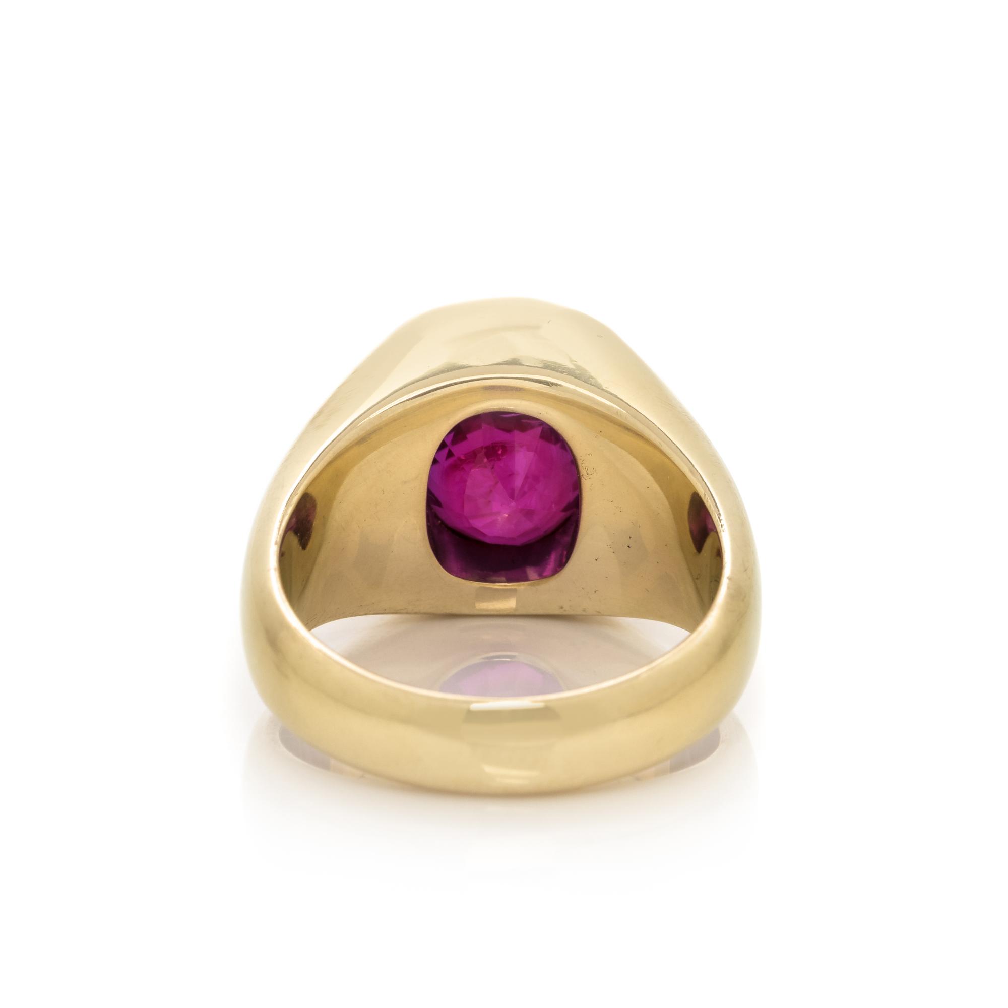YELLOW GOLD AND INTENSE PURPLISH PINK SAPPHIRE RING