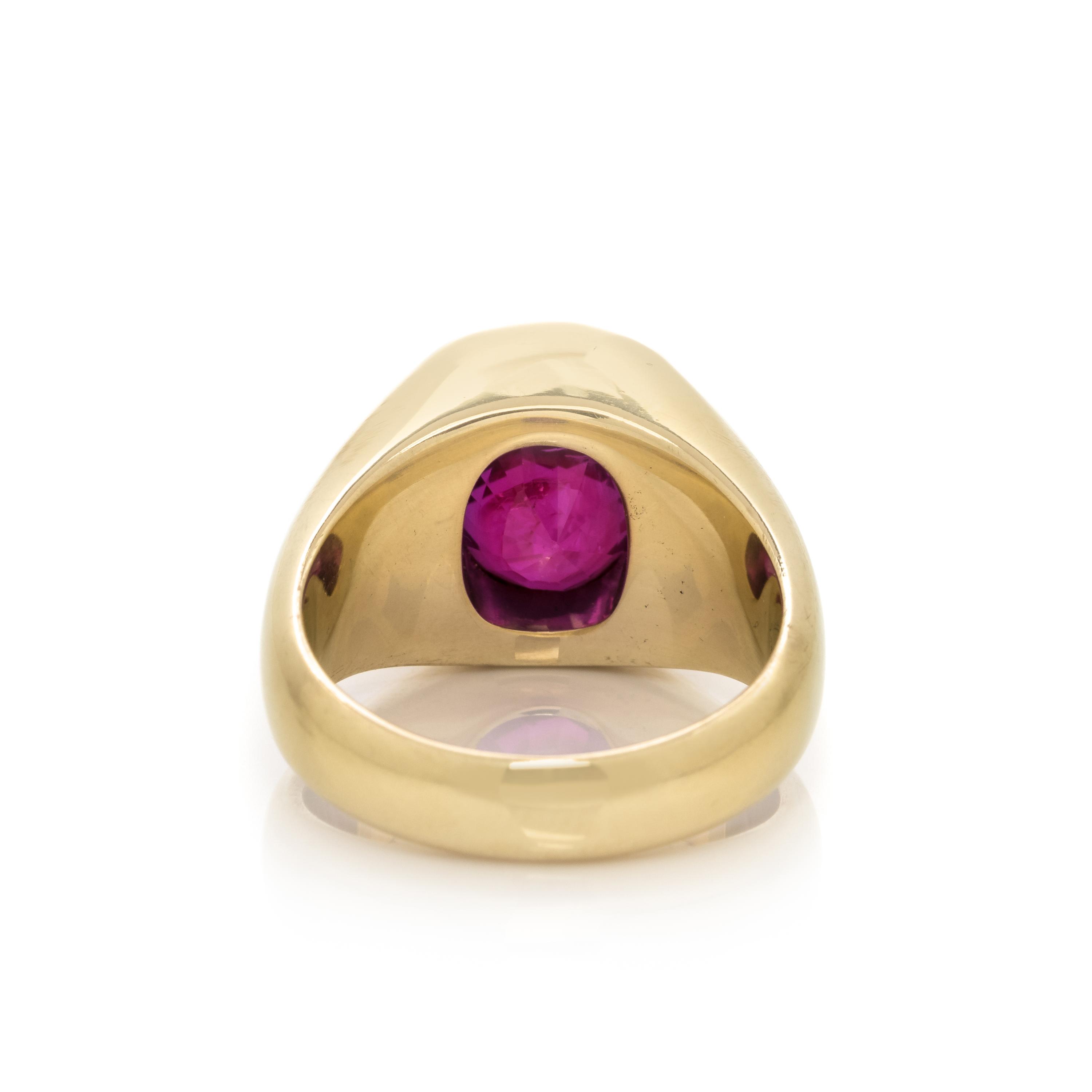 YELLOW GOLD AND INTENSE PURPLISH PINK SAPPHIRE RING