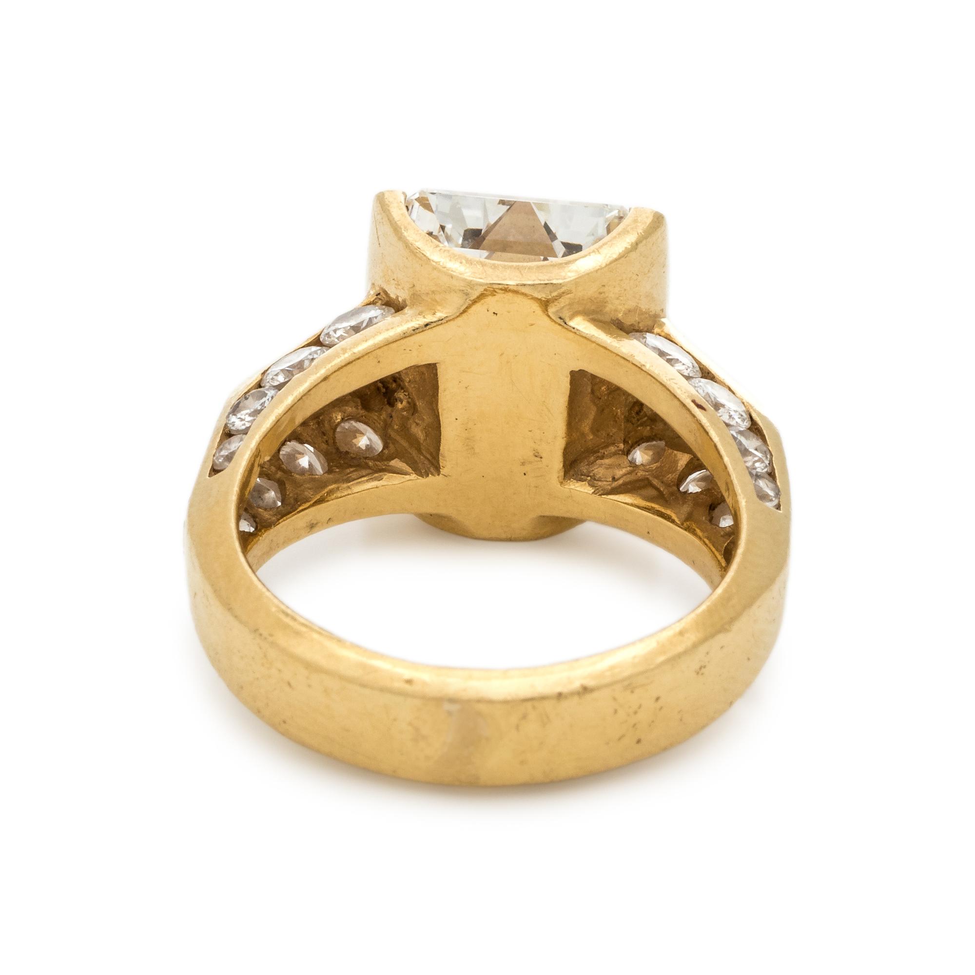 DIAMOND RING