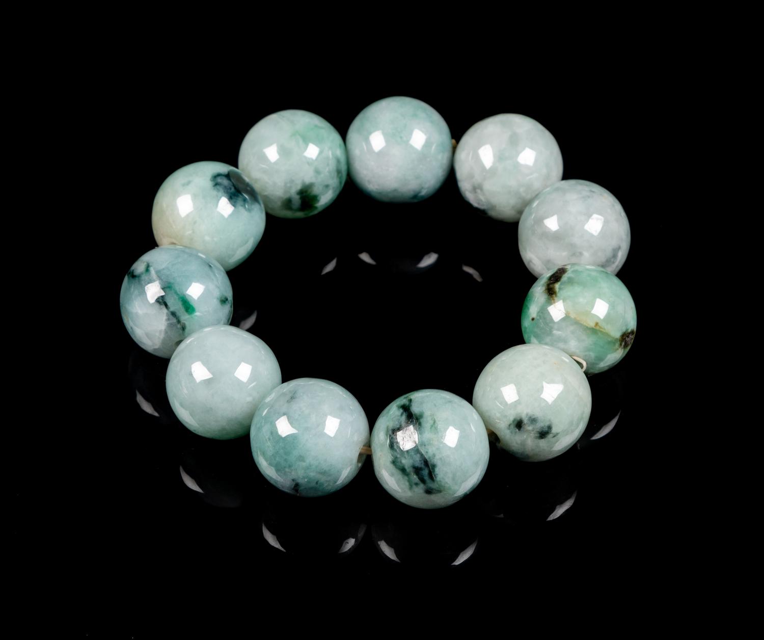 A Chinese Jadeite Beaded Bracelet