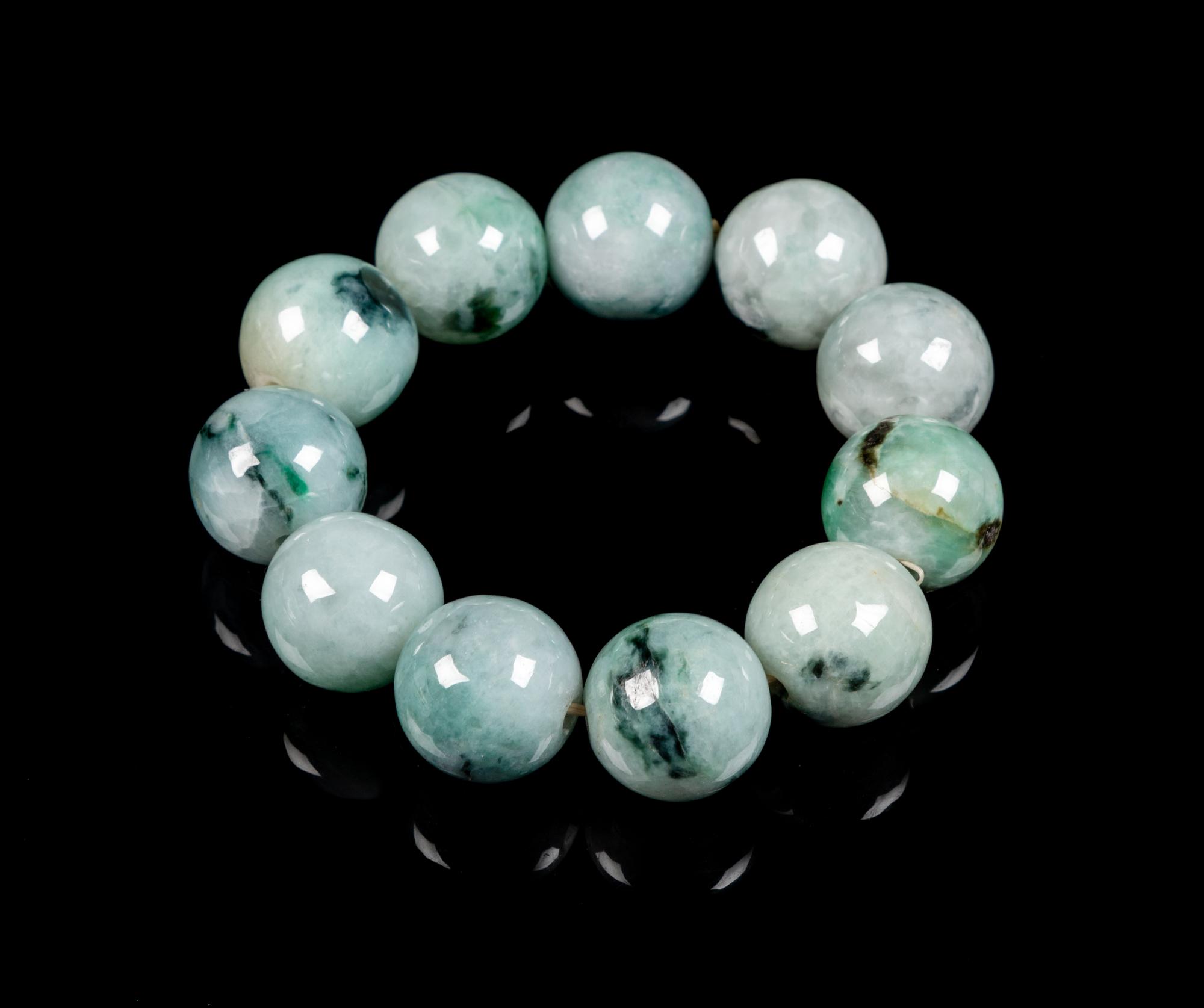 A Chinese Jadeite Beaded Bracelet