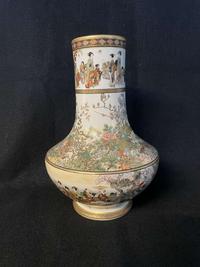 A finely-decorated Satsuma-type vase, Okamoto Ryozan 日本萨摩烧风格瓷瓶 亮山造 Meiji period ??