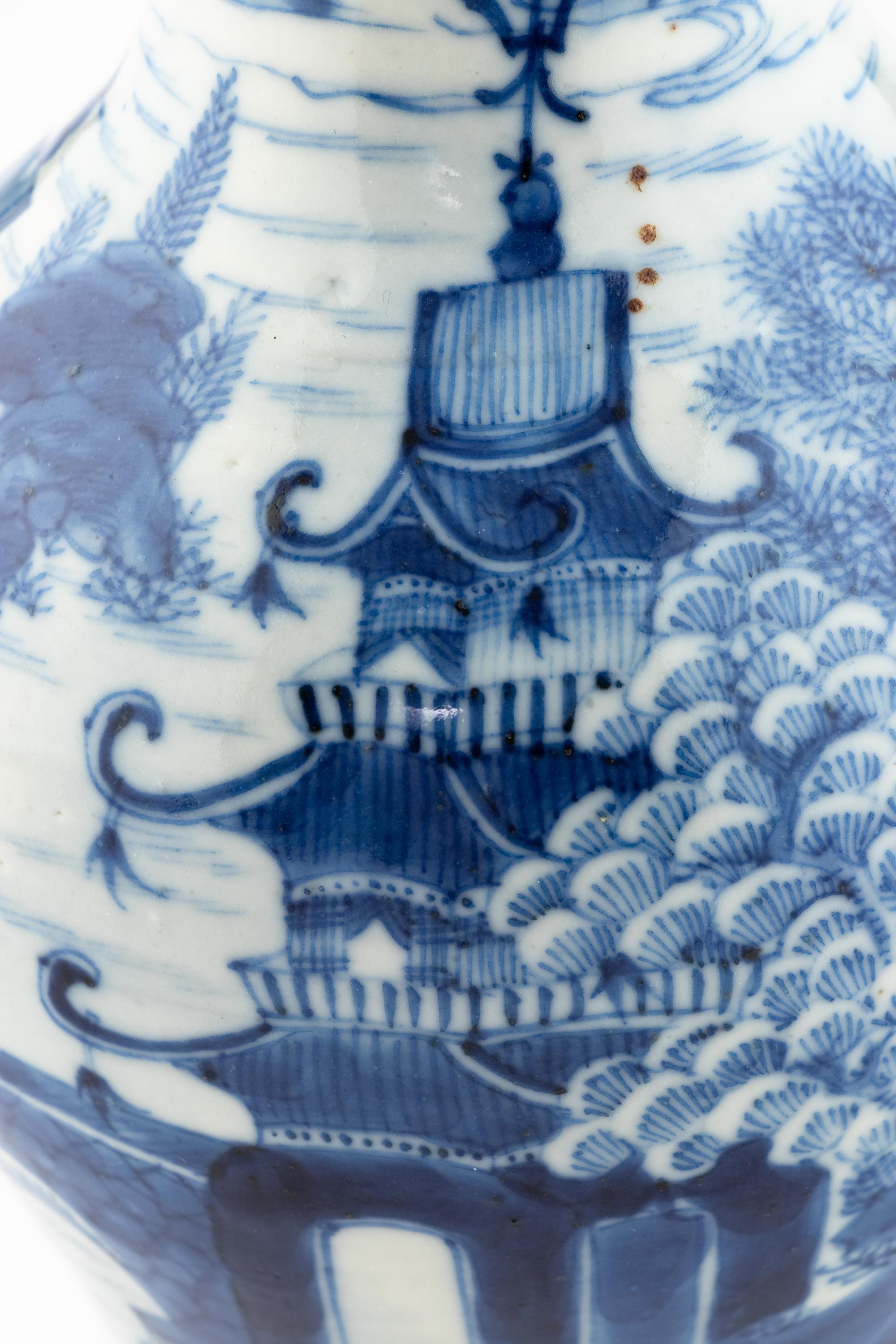 A Chinese Blue and White Porcelain Vase