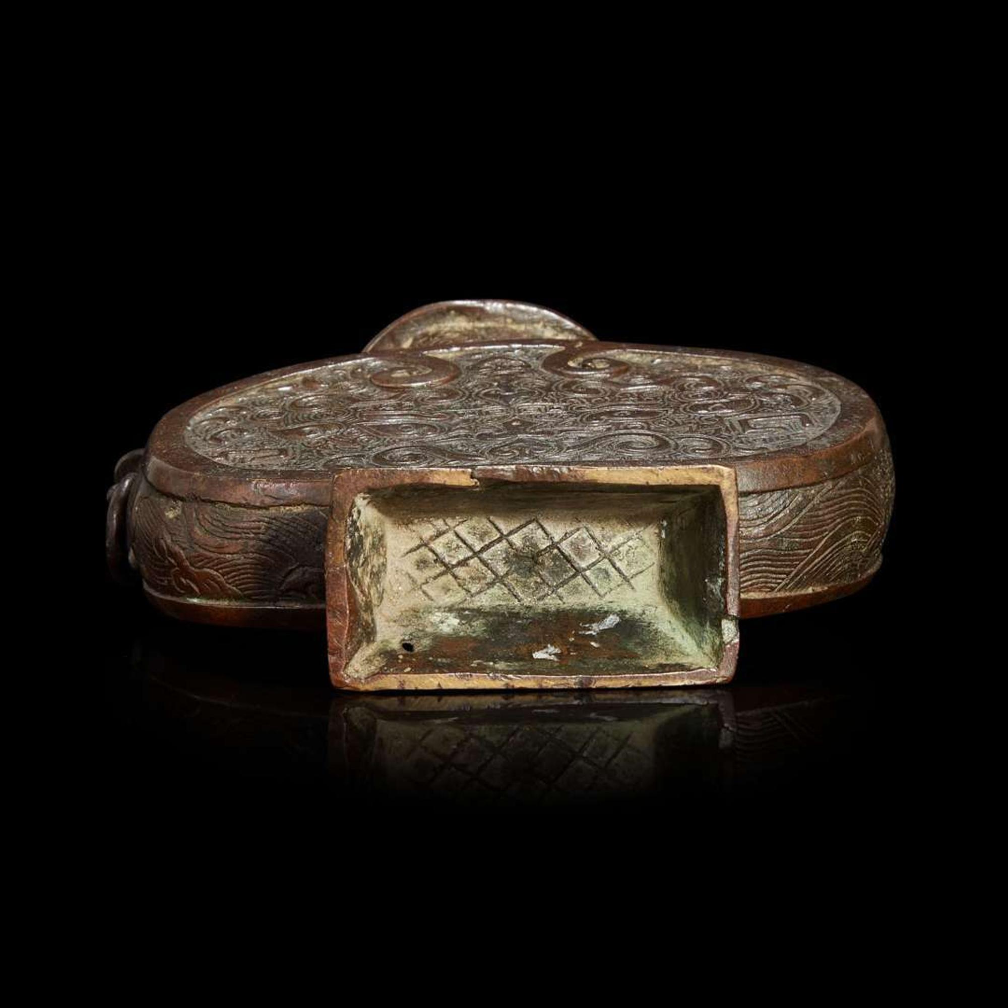 A Chinese patinated bronze archaistic vessel, "Bianhu" 17th/18th century or earlier