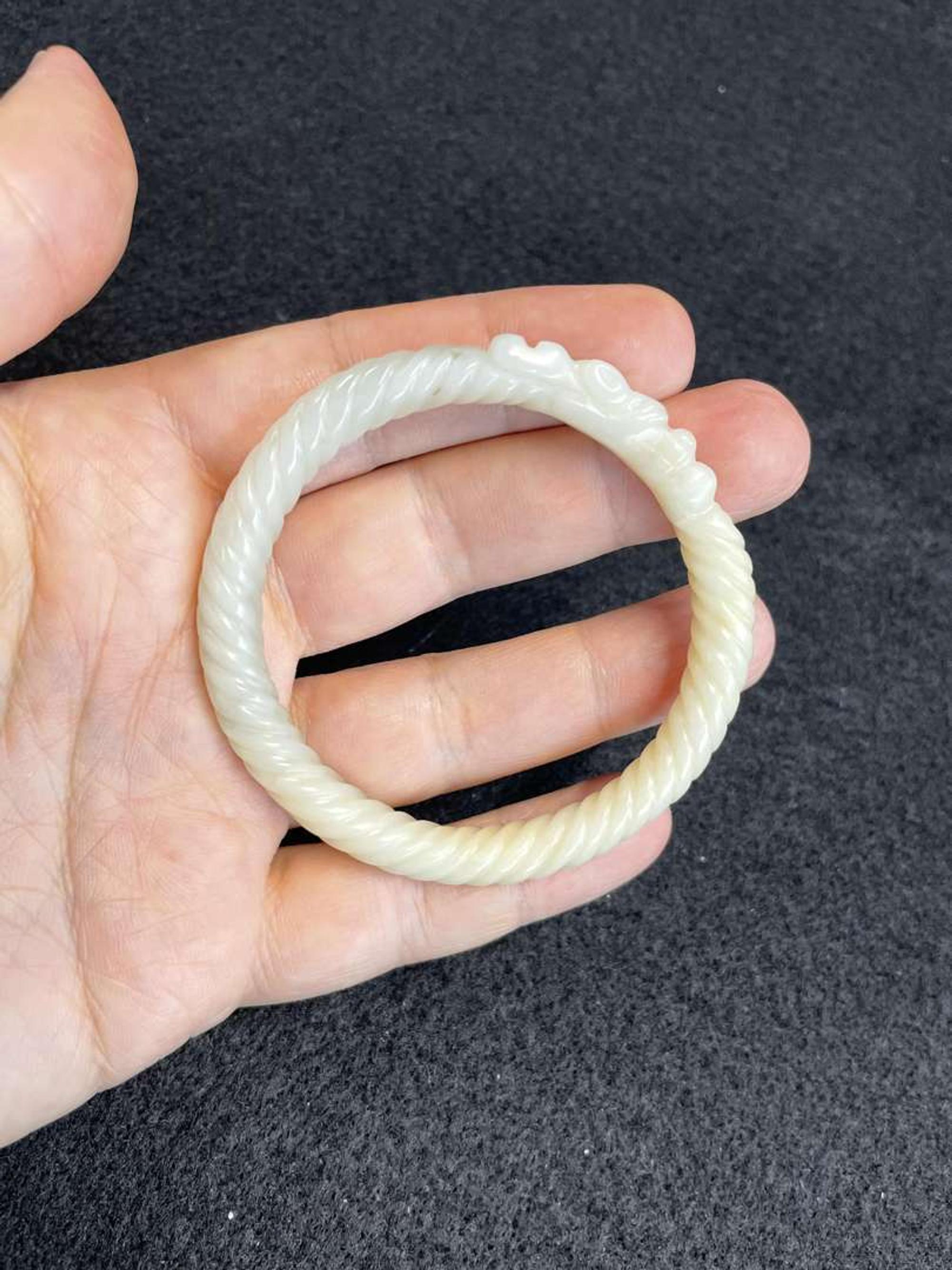 A Chinese white jade bangle 白玉手镯 Mid to late Qing dynasty ????