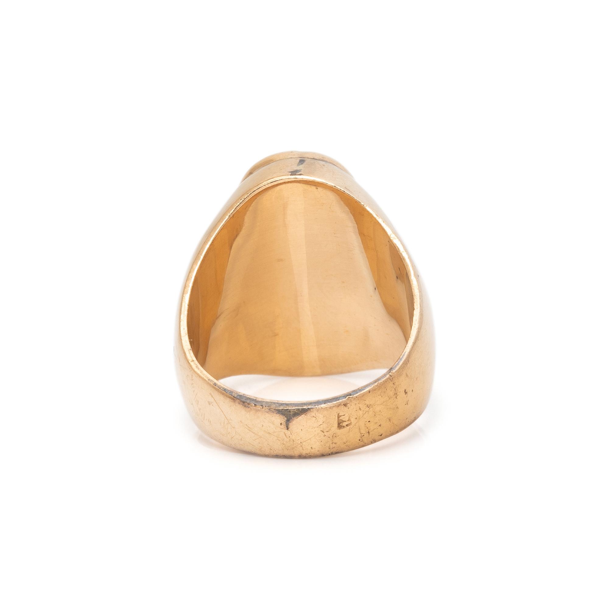 YELLOW GOLD AND CARNELIAN INTAGLIO RING