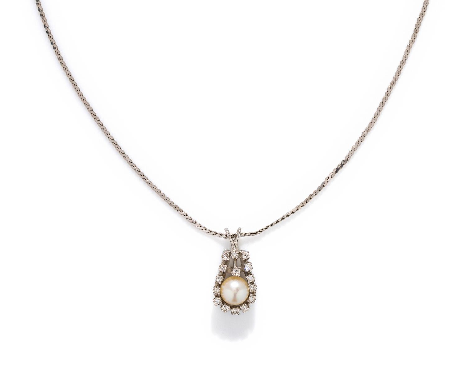 CULTURED PEARL AND DIAMOND PENDANT/NECKLACE