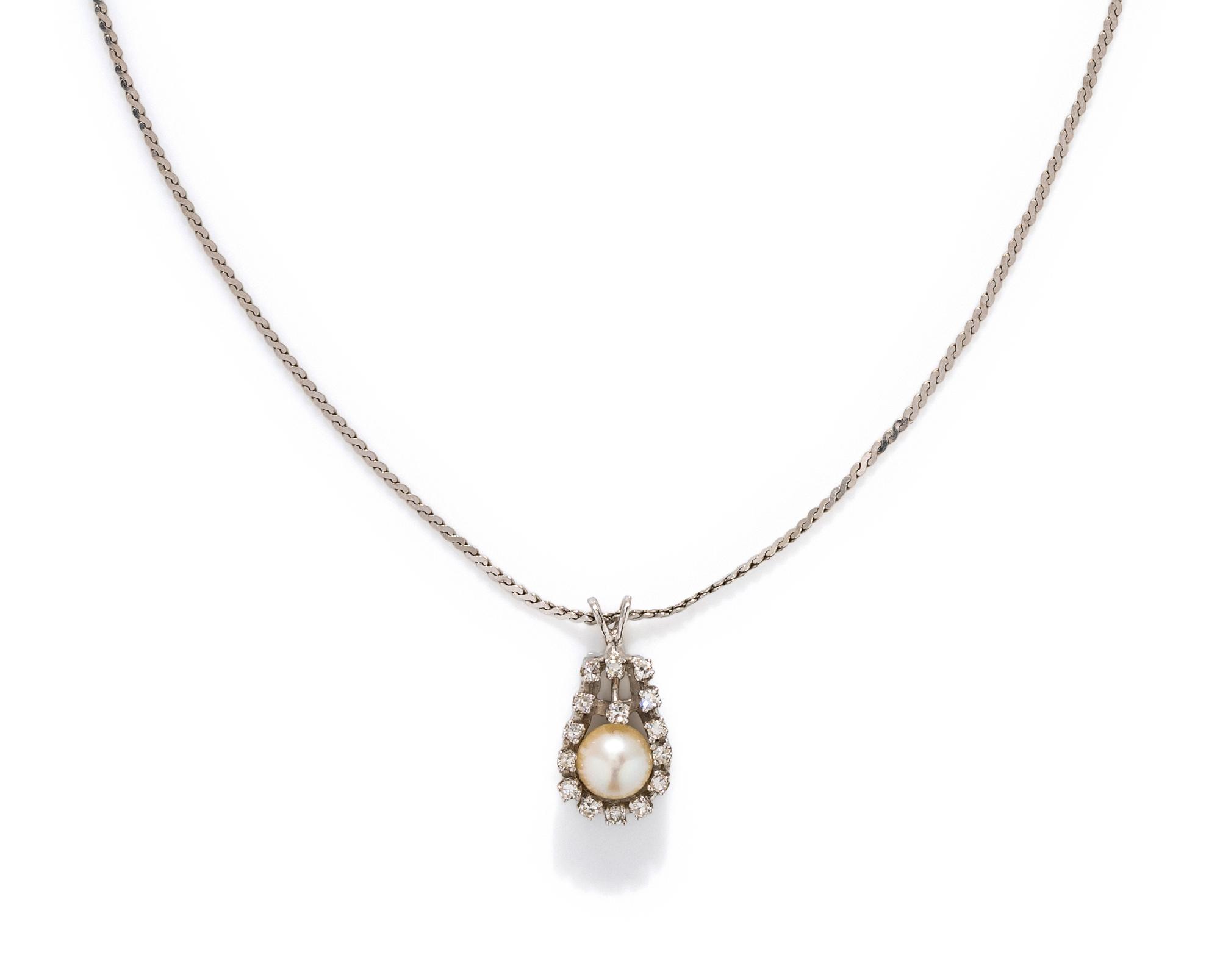 CULTURED PEARL AND DIAMOND PENDANT/NECKLACE