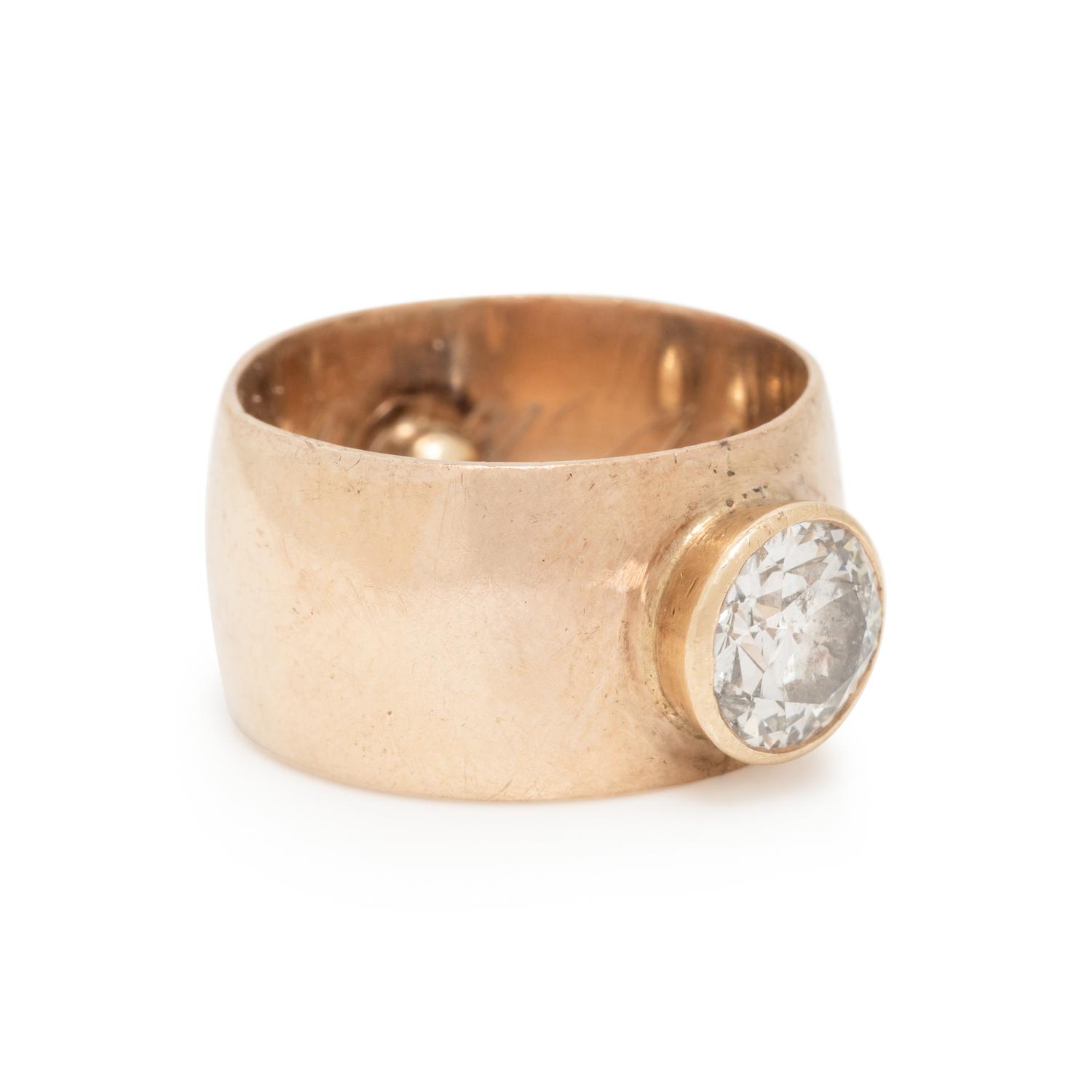 YELLOW GOLD AND DIAMOND RING