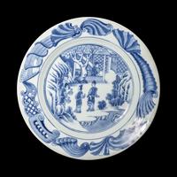Two Chinese Export Blue and White Porcelain 'Tea Cultivation' Plates, Qianlong Period 清乾隆 青花外銷製茶圖賞盤兩件