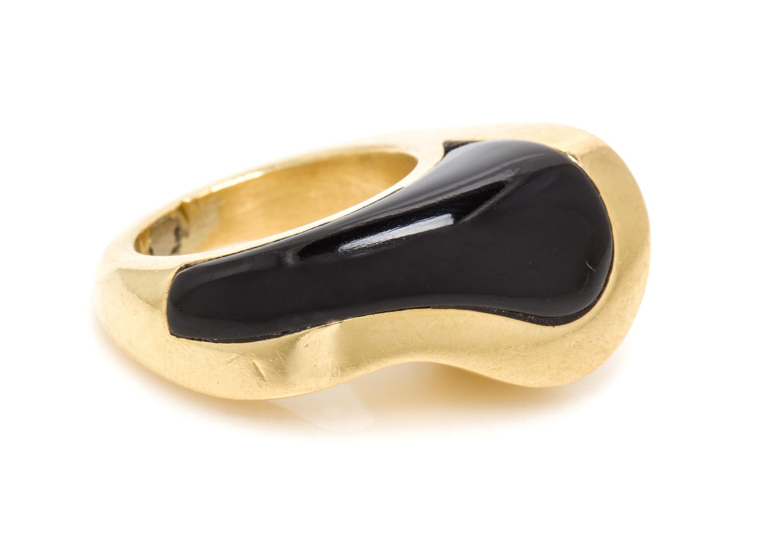 An 18 Karat Yellow Gold and Onyx Ring, 5.80 dwts.