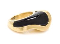 An 18 Karat Yellow Gold and Onyx Ring, 5.80 dwts.
