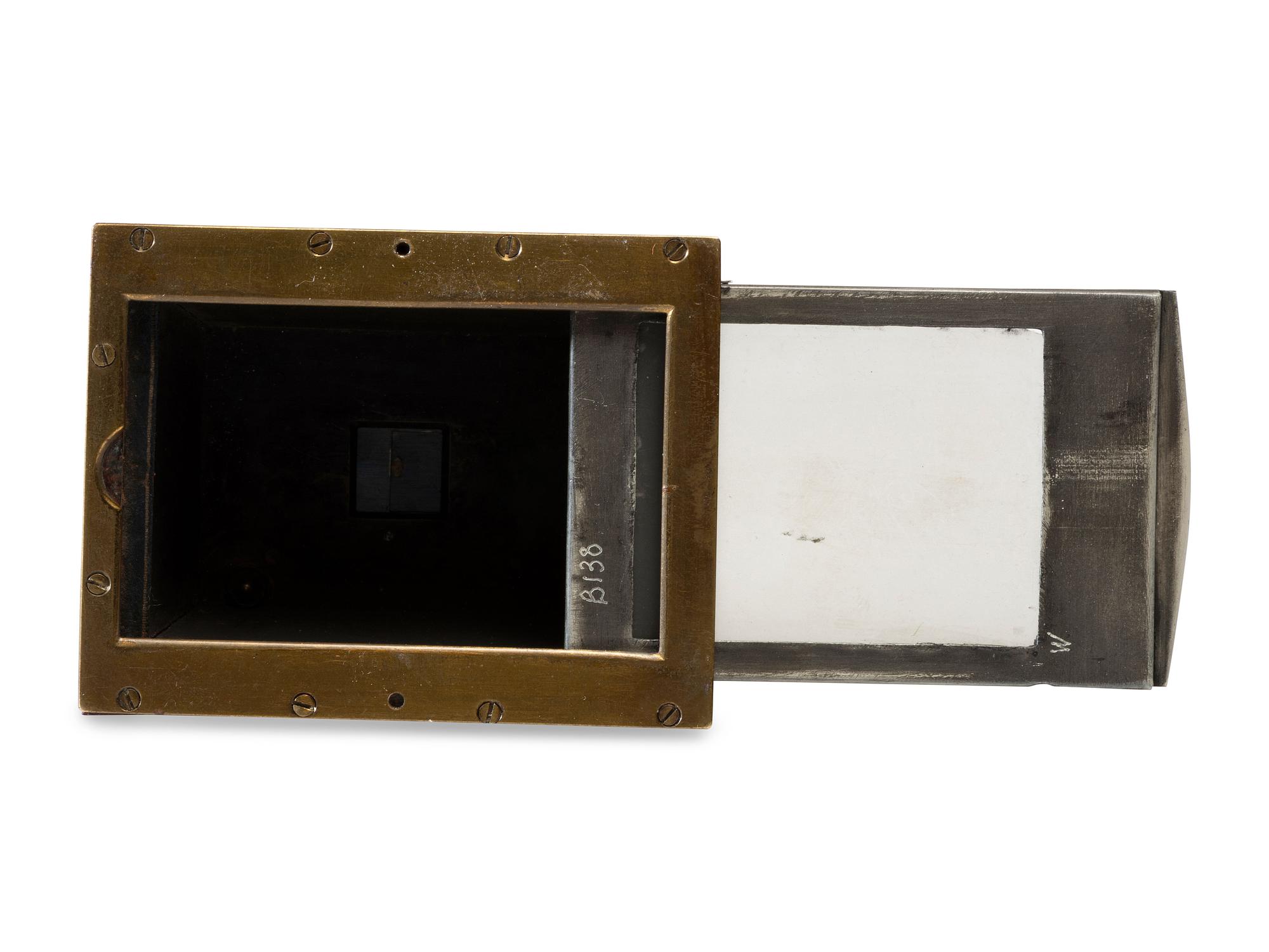 [EARLY PHOTOGRAPHY]. Tropical miniature truncated plate camera. E. Krauss, Paris.