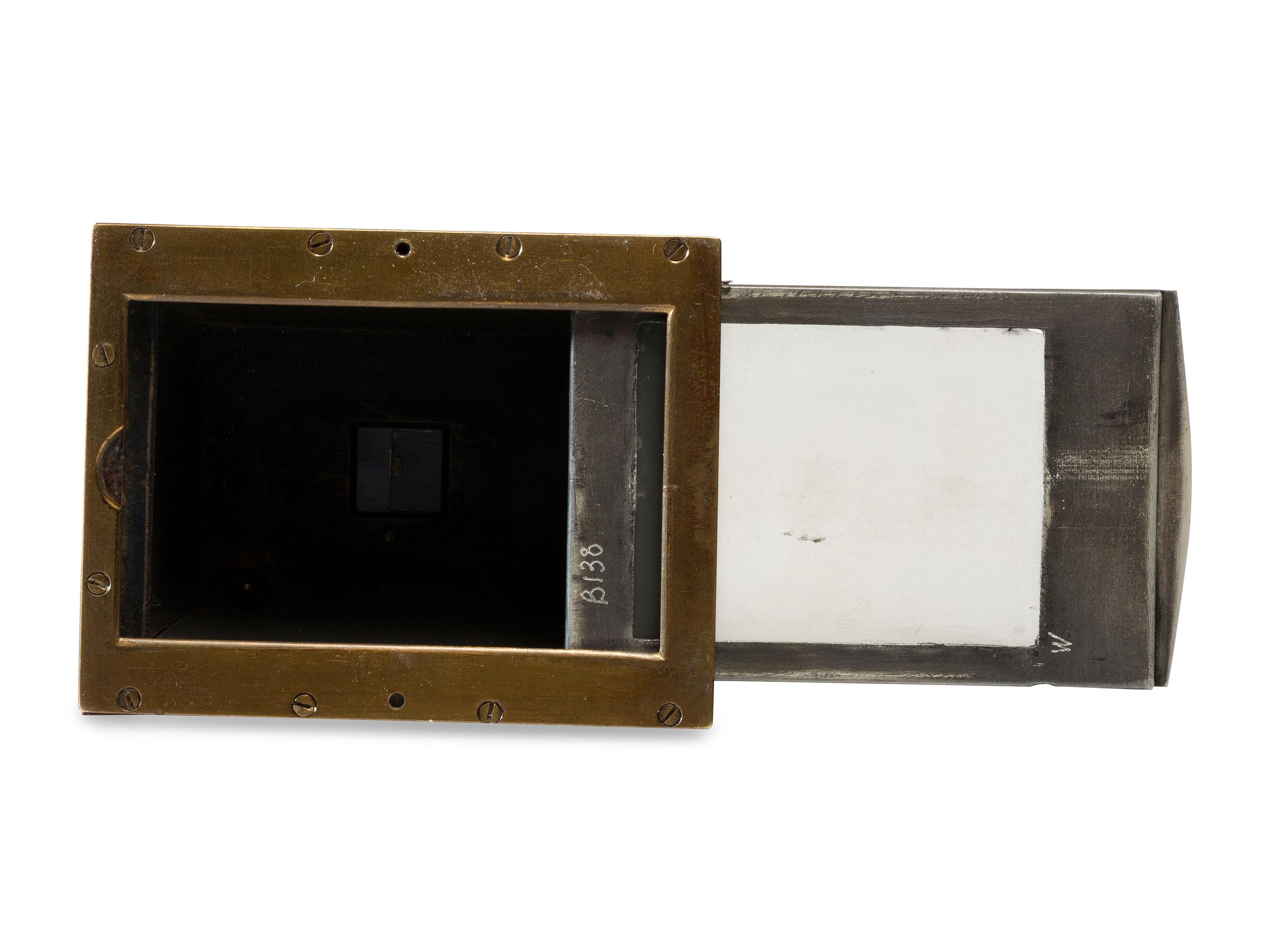 [EARLY PHOTOGRAPHY]. Tropical miniature truncated plate camera. E. Krauss, Paris.