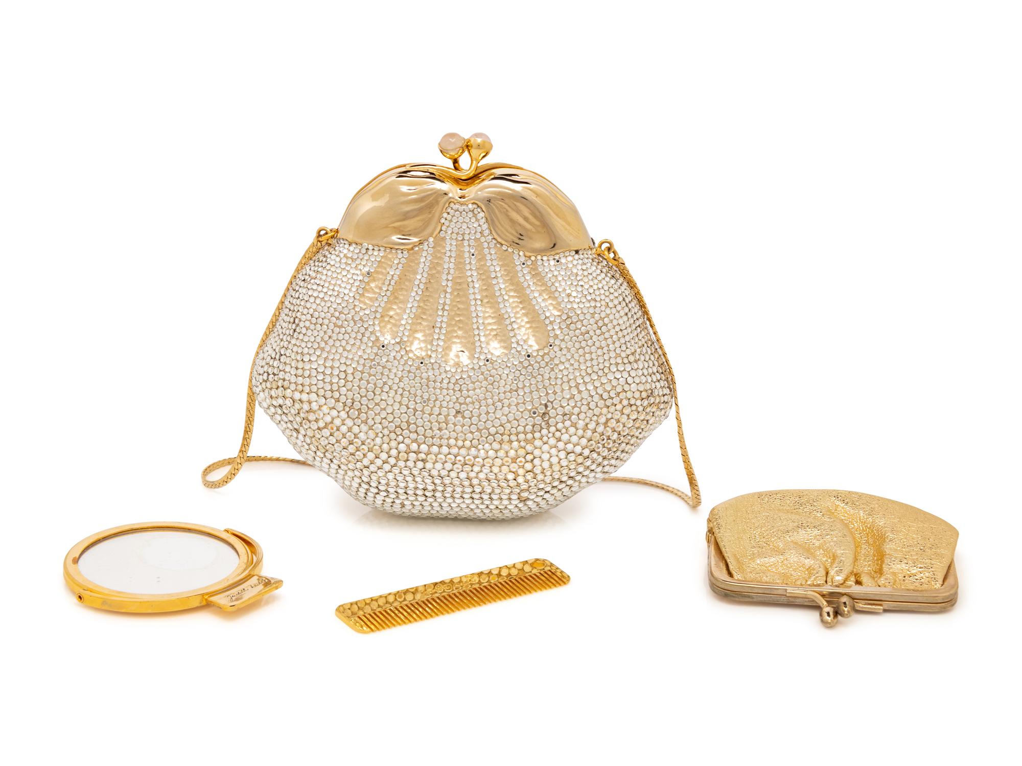 Judith Leiber, Clamshell Minaudière