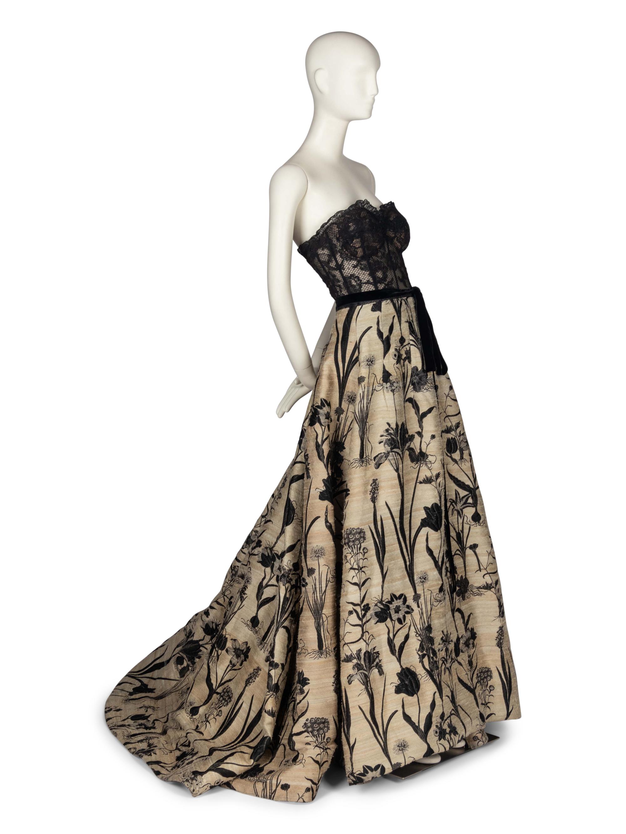OSCAR DE LA RENTA GOWN