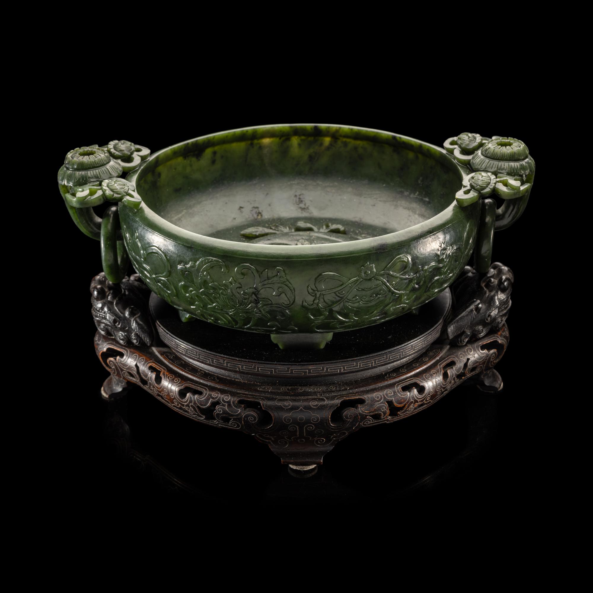 A Chinese Carved Spinach Jade Marriage Bowl, Late Qing/Republic Period 晚清/民國 碧玉雙魚活環洗