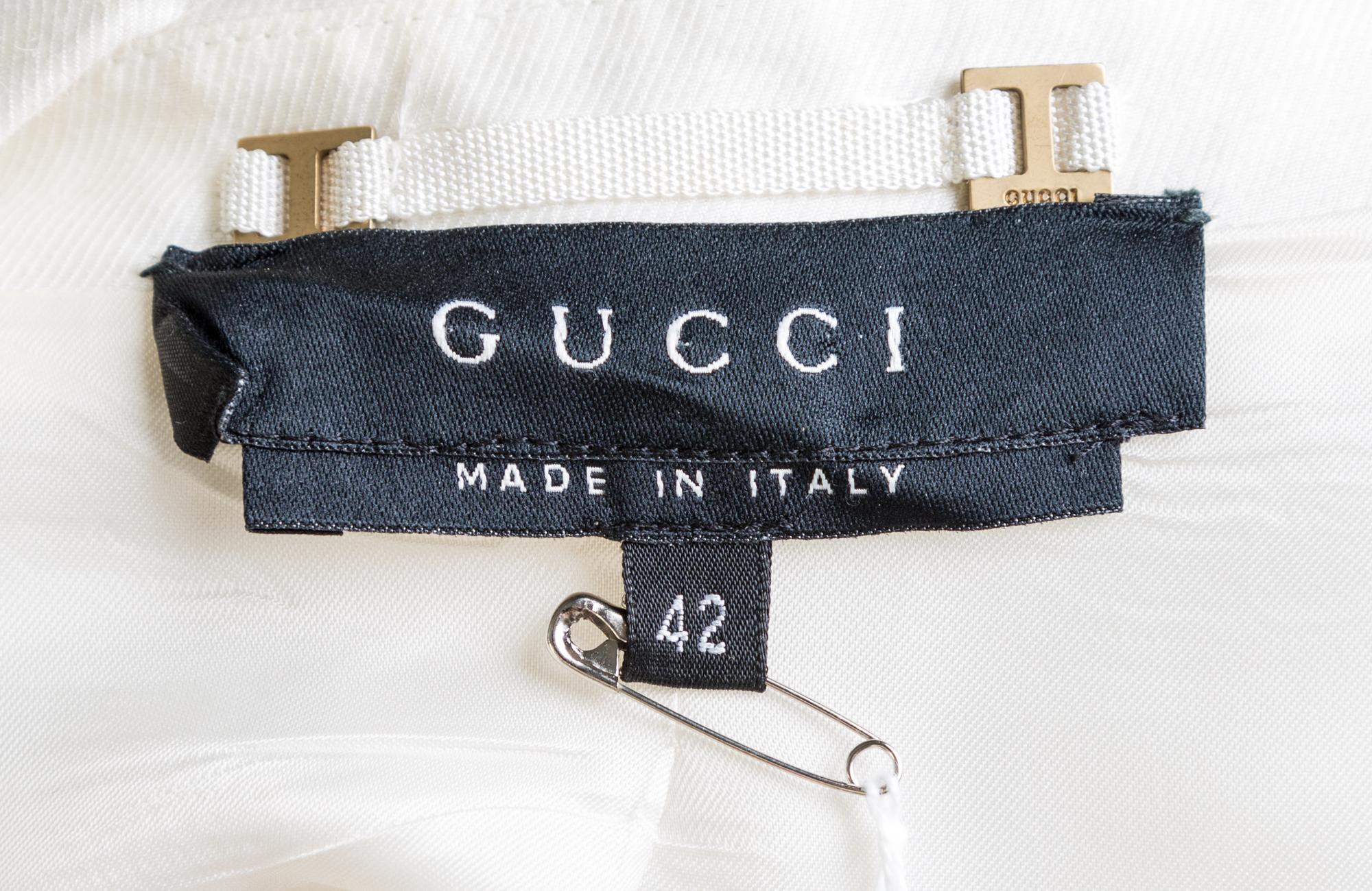 A Gucci White Pant Suit, Size 42.